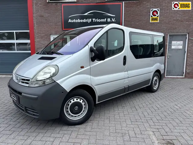 Nissan Primastar Minibus 9 PERSOONS