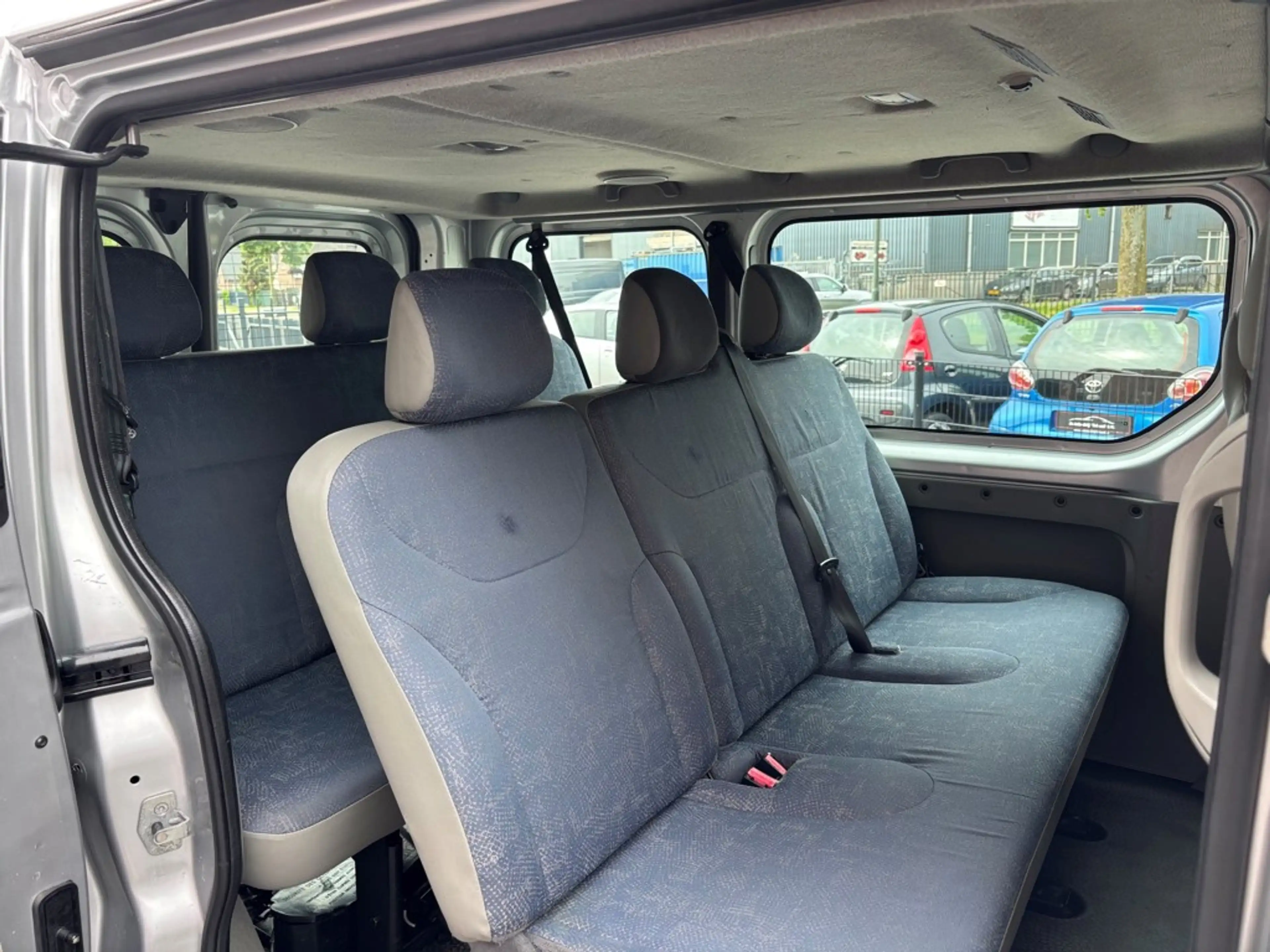 Nissan Primastar Minibus 9 PERSOONS — photo 9