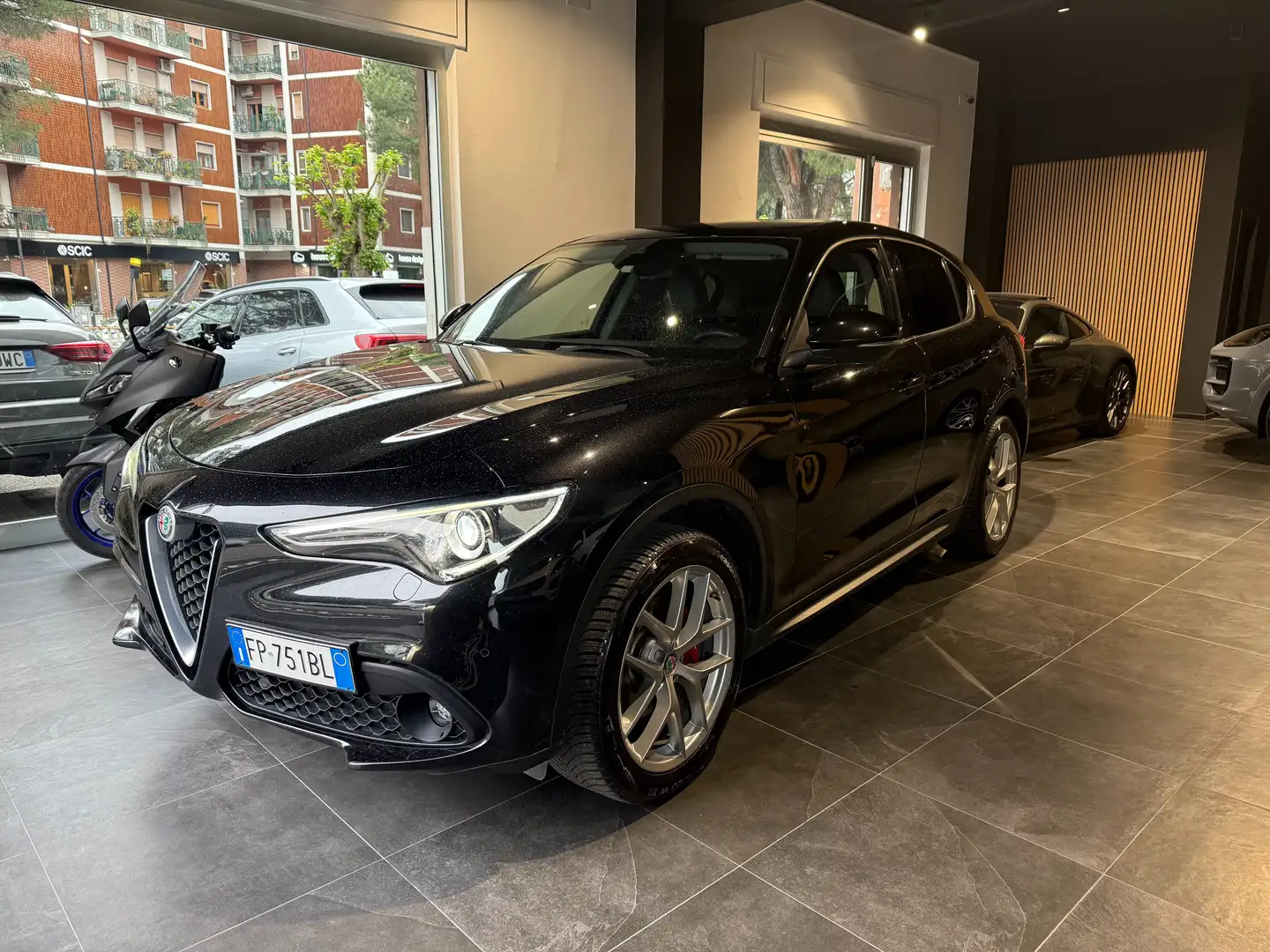 Alfa Romeo Stelvio Stelvio 2.2 t Executive Q4 210cv auto Nero - 2