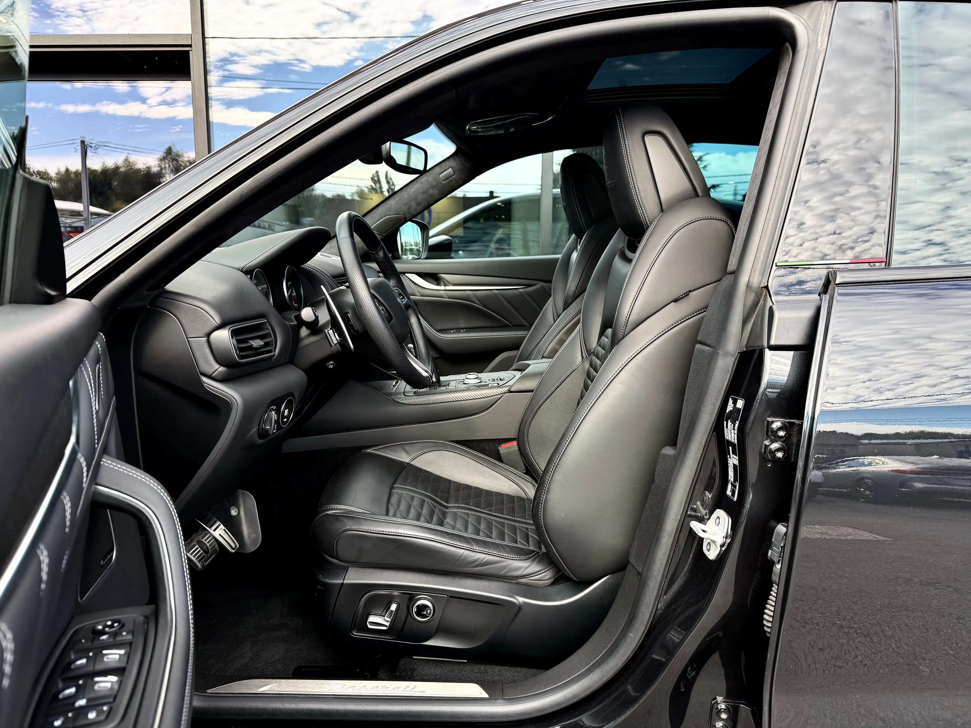 Maserati Levante 3.8 V8 BiTurbo 581CV TROFEO BAUTO PANO CARPLAY SPORT SOUND + — photo 14