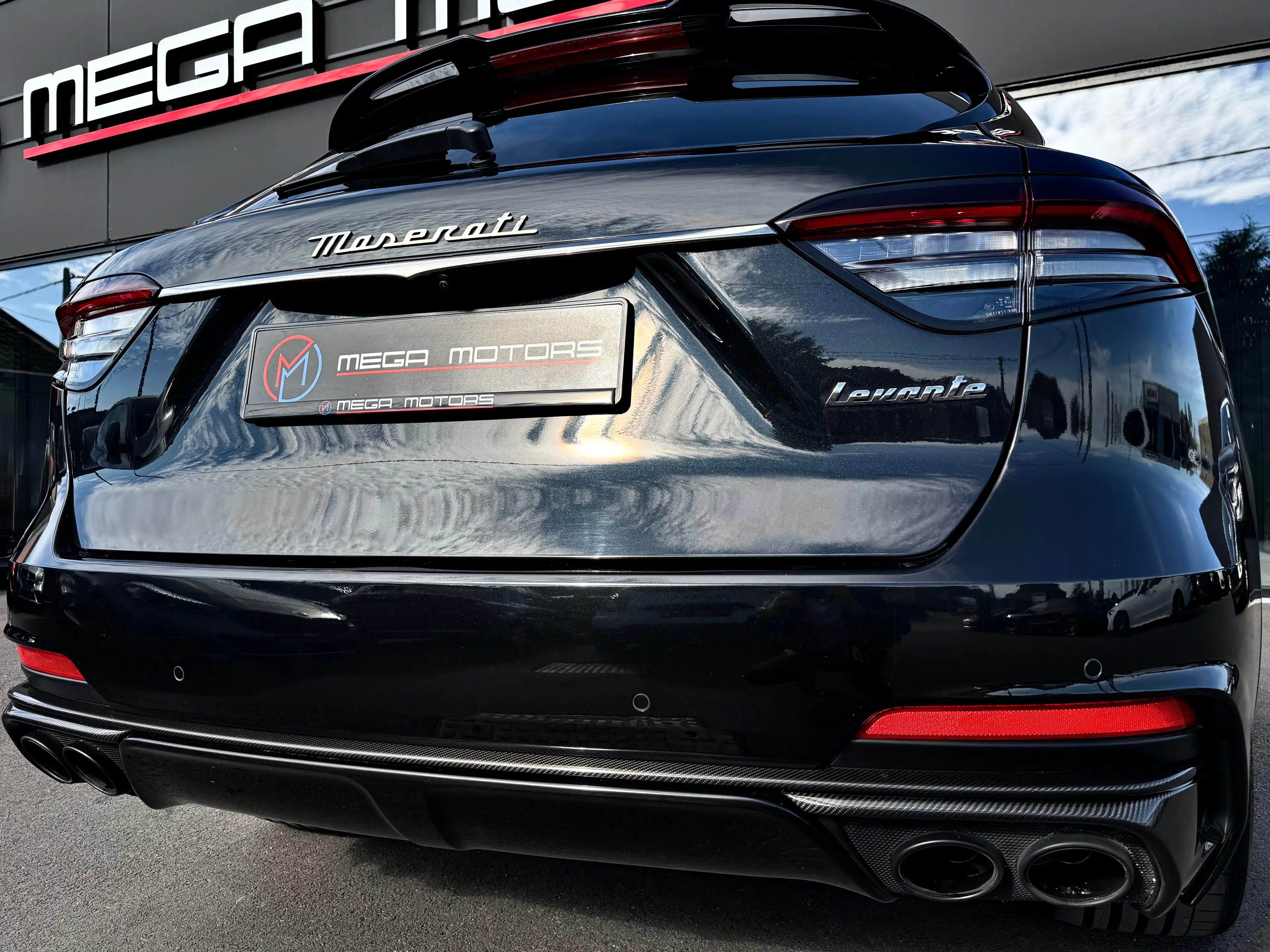 Maserati Levante 3.8 V8 BiTurbo 581CV TROFEO BAUTO PANO CARPLAY SPORT SOUND + — photo 8