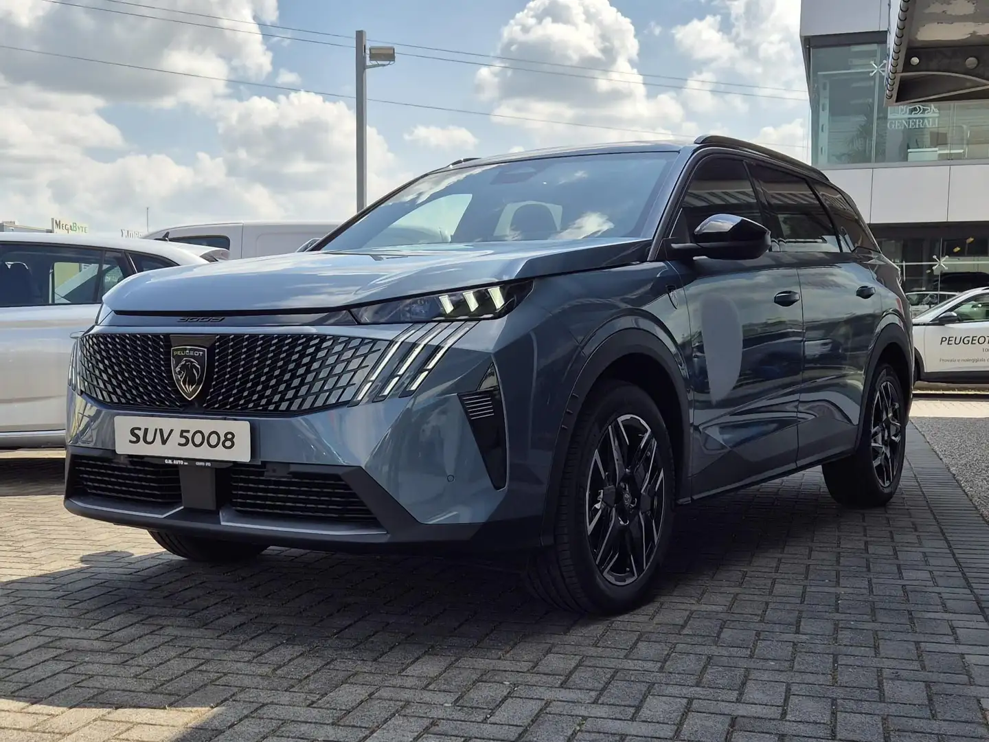 Peugeot 5008 Hybrid 145 e-DCS6 GT Silber - 2