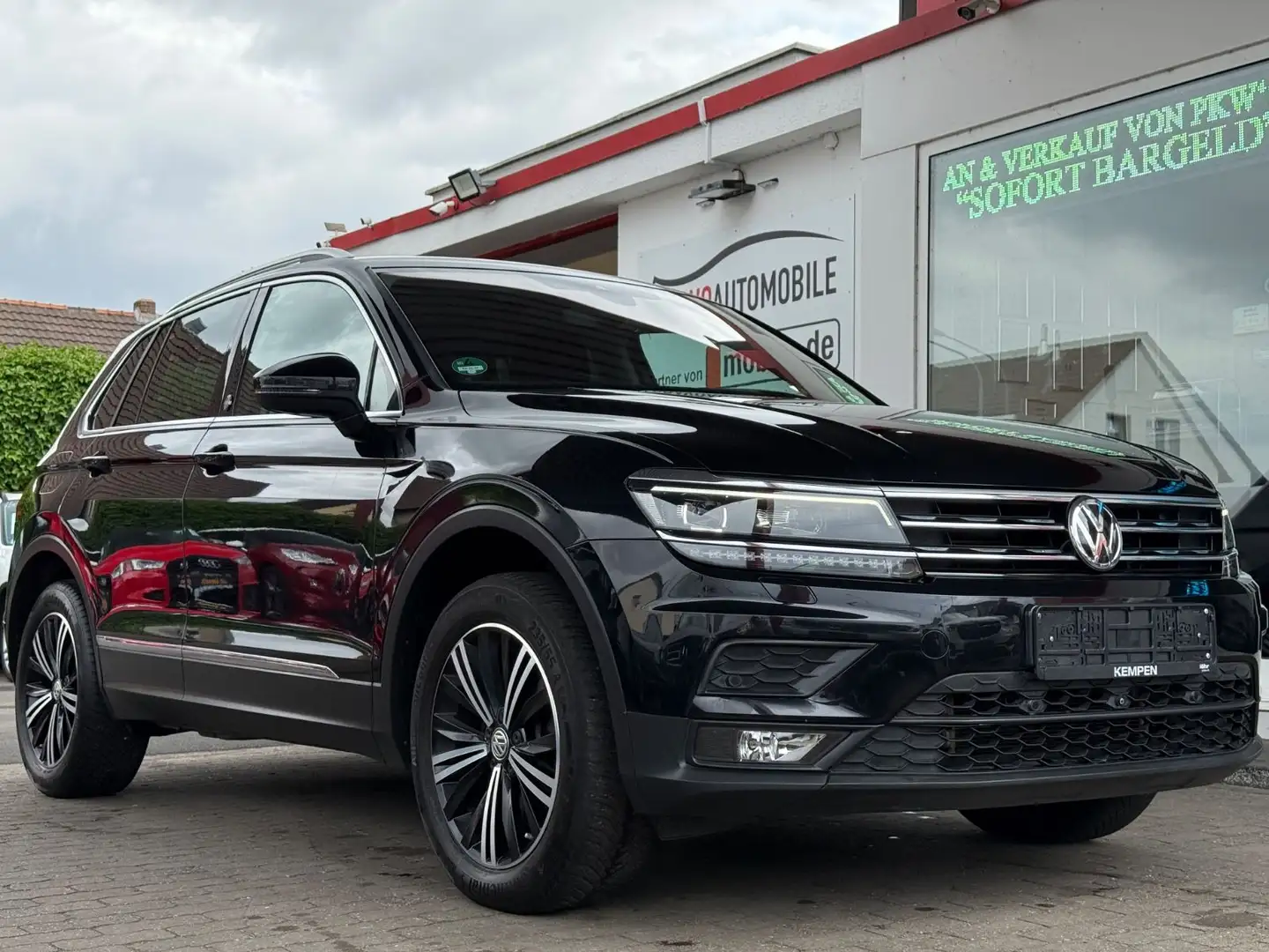 Volkswagen Tiguan 4Motion/PANO/HEADUP/DIGITALES TACHO/AHK Black - 1