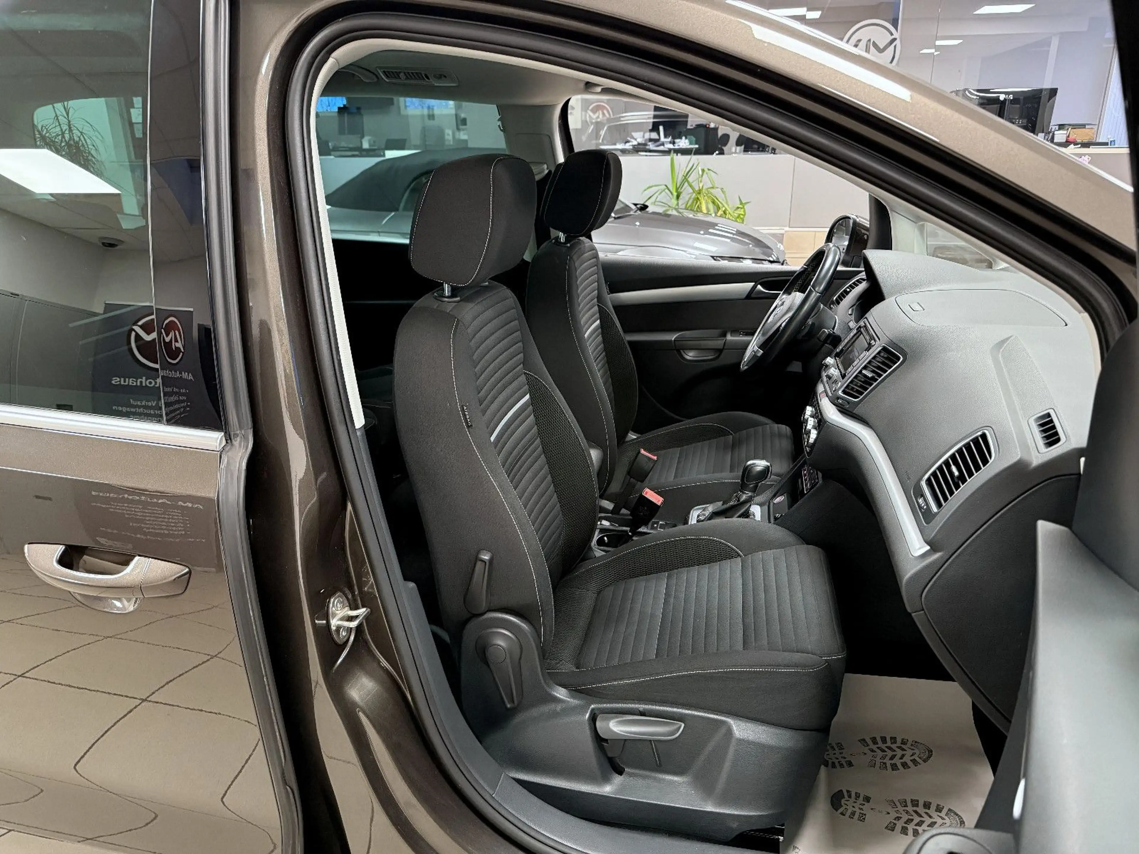 Volkswagen Sharan Cup BMT *7Sitzer*PanoramaSD*AHK*Kamera — photo 14