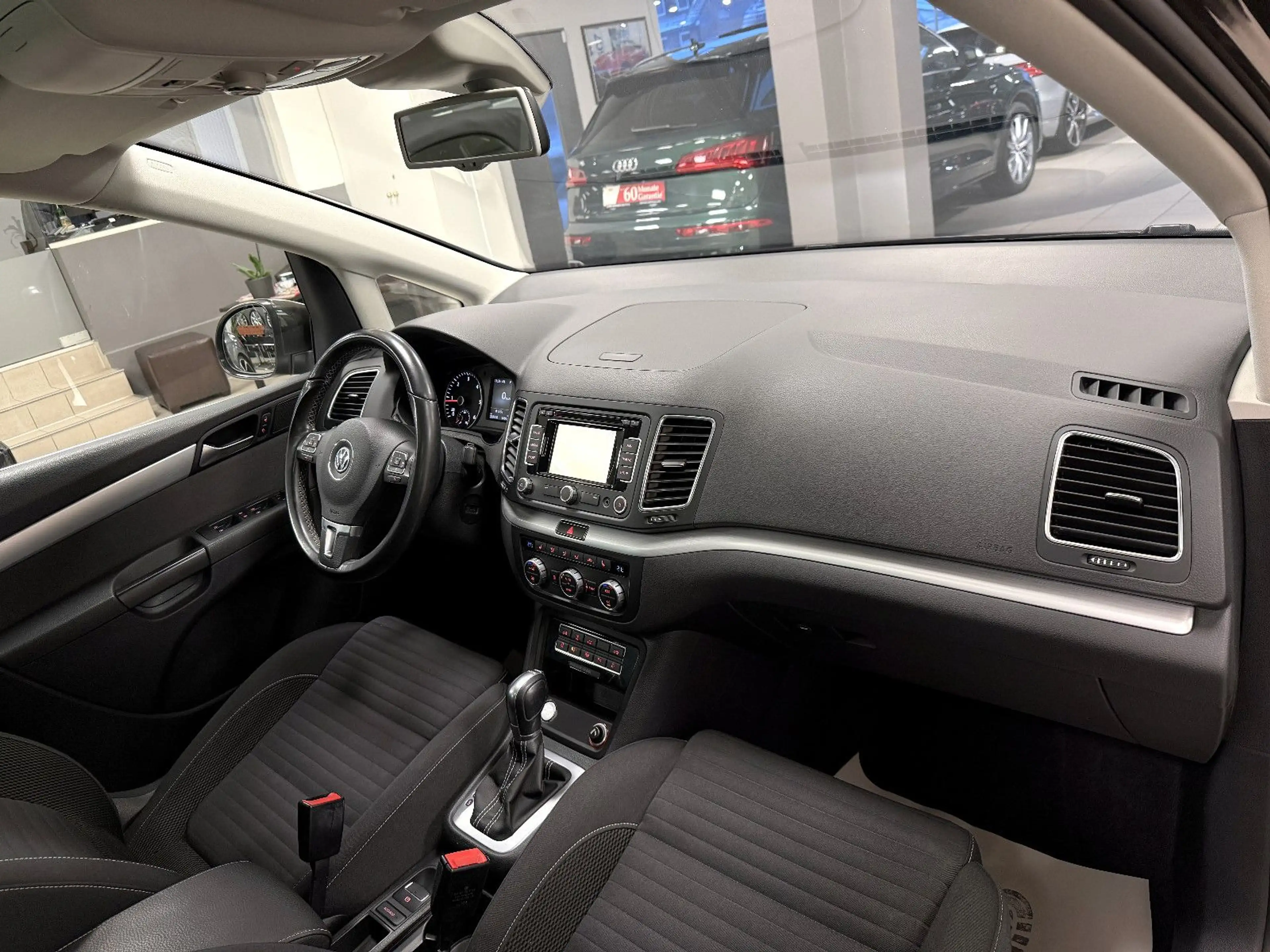 Volkswagen Sharan Cup BMT *7Sitzer*PanoramaSD*AHK*Kamera — photo 13