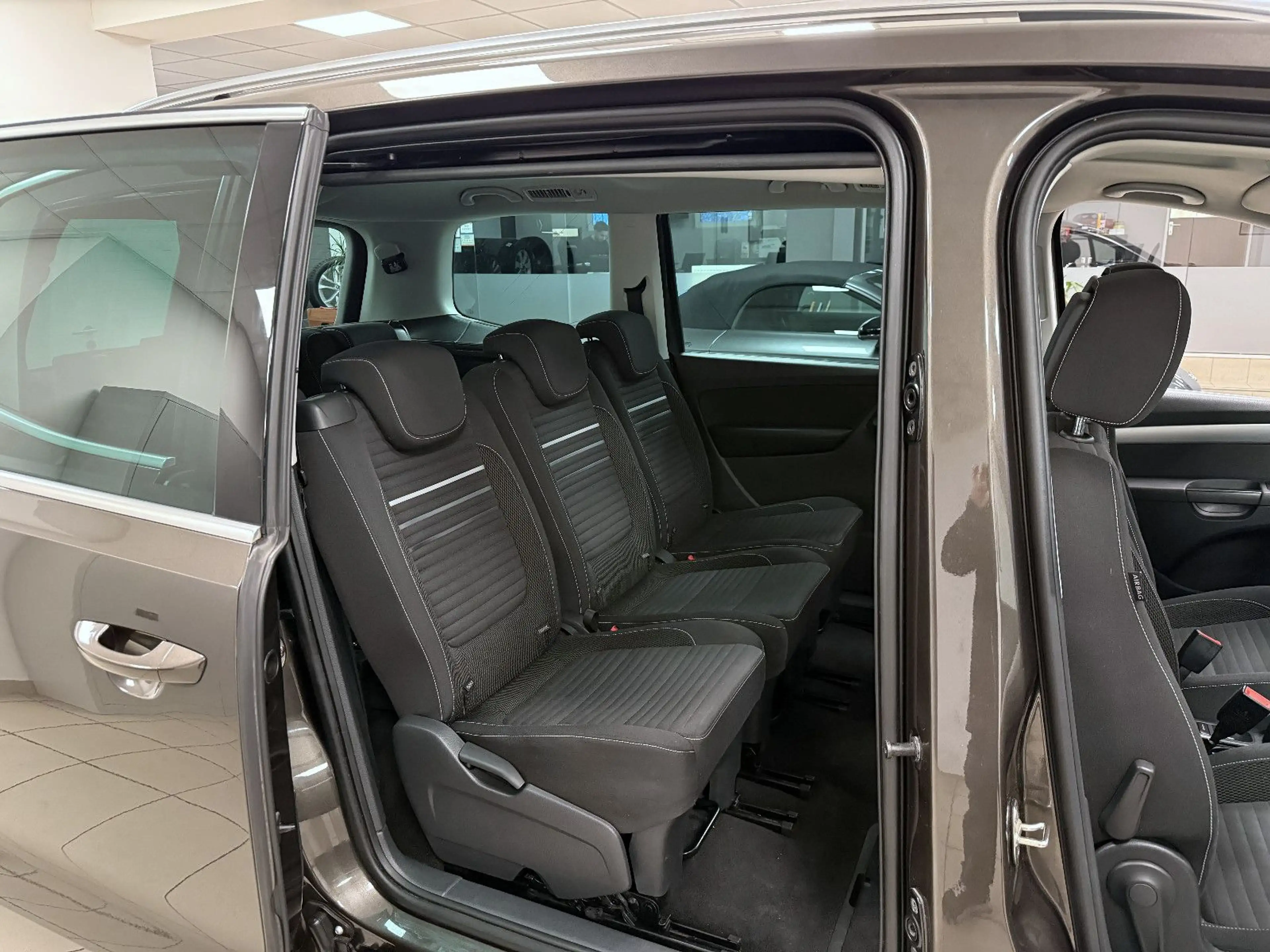 Volkswagen Sharan Cup BMT *7Sitzer*PanoramaSD*AHK*Kamera — photo 15