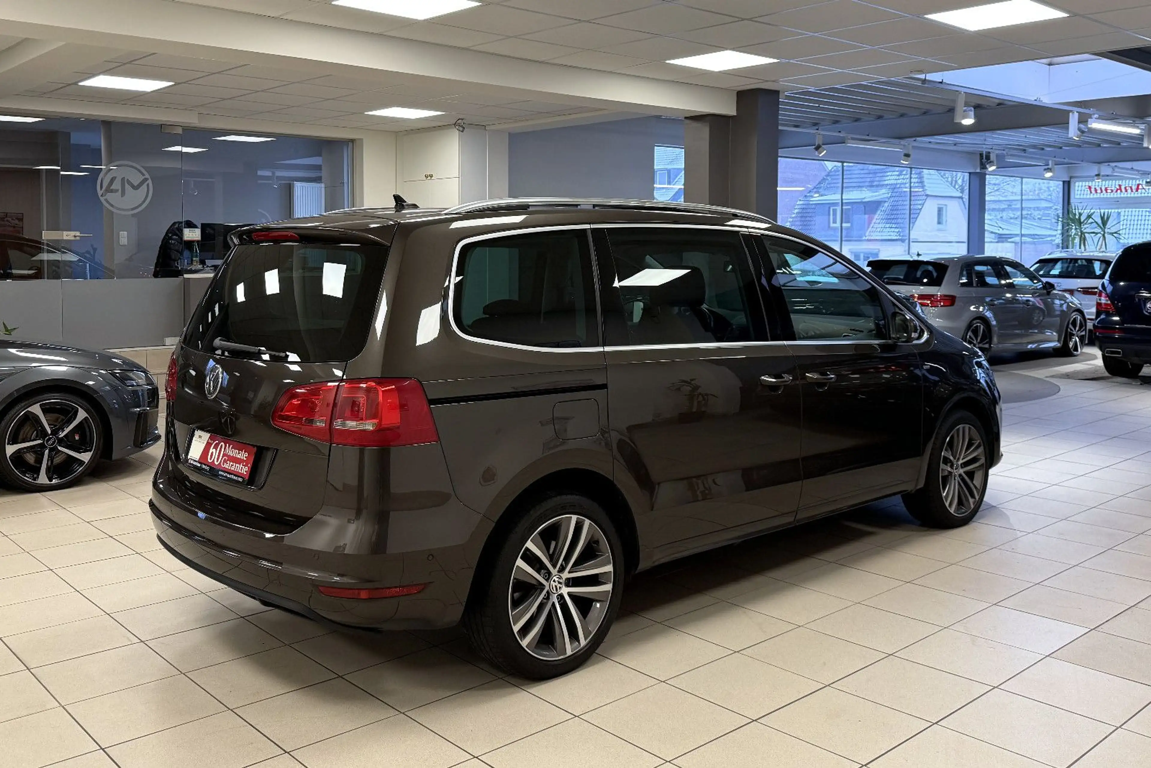 Volkswagen Sharan Cup BMT *7Sitzer*PanoramaSD*AHK*Kamera — photo 2