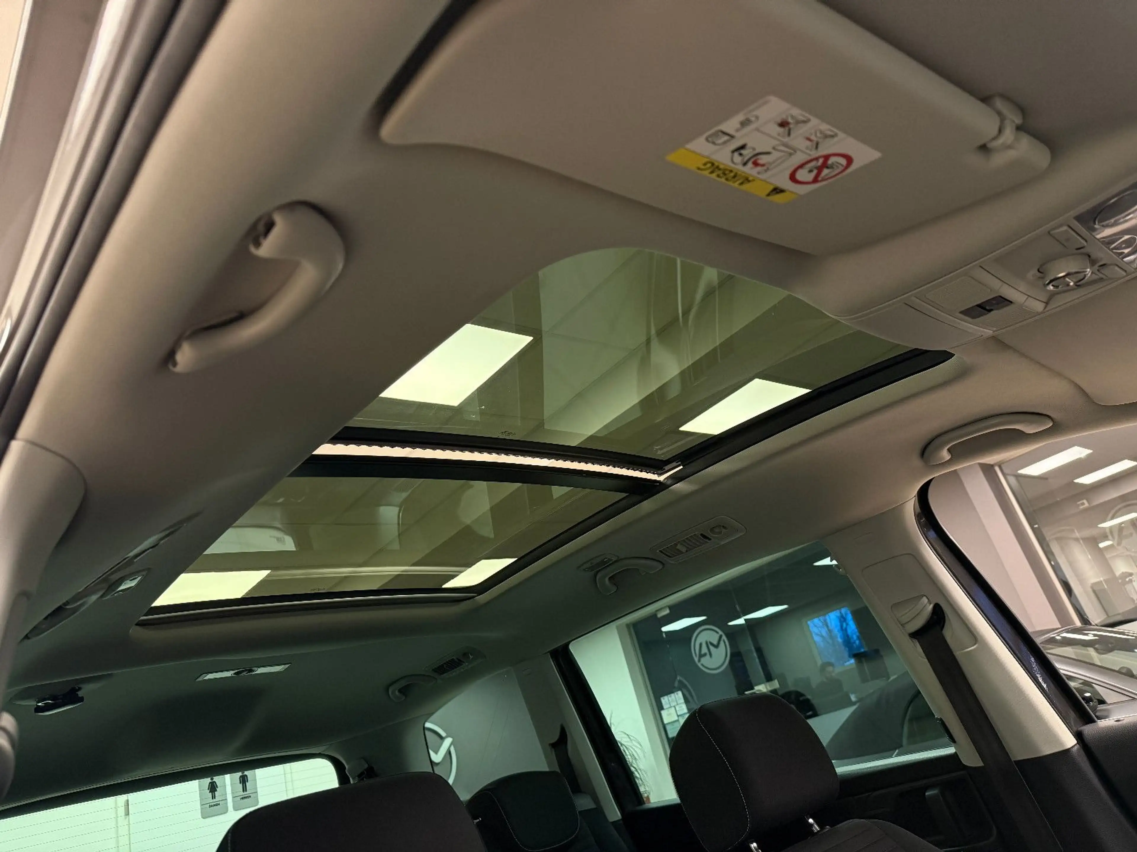 Volkswagen Sharan Cup BMT *7Sitzer*PanoramaSD*AHK*Kamera — photo 9