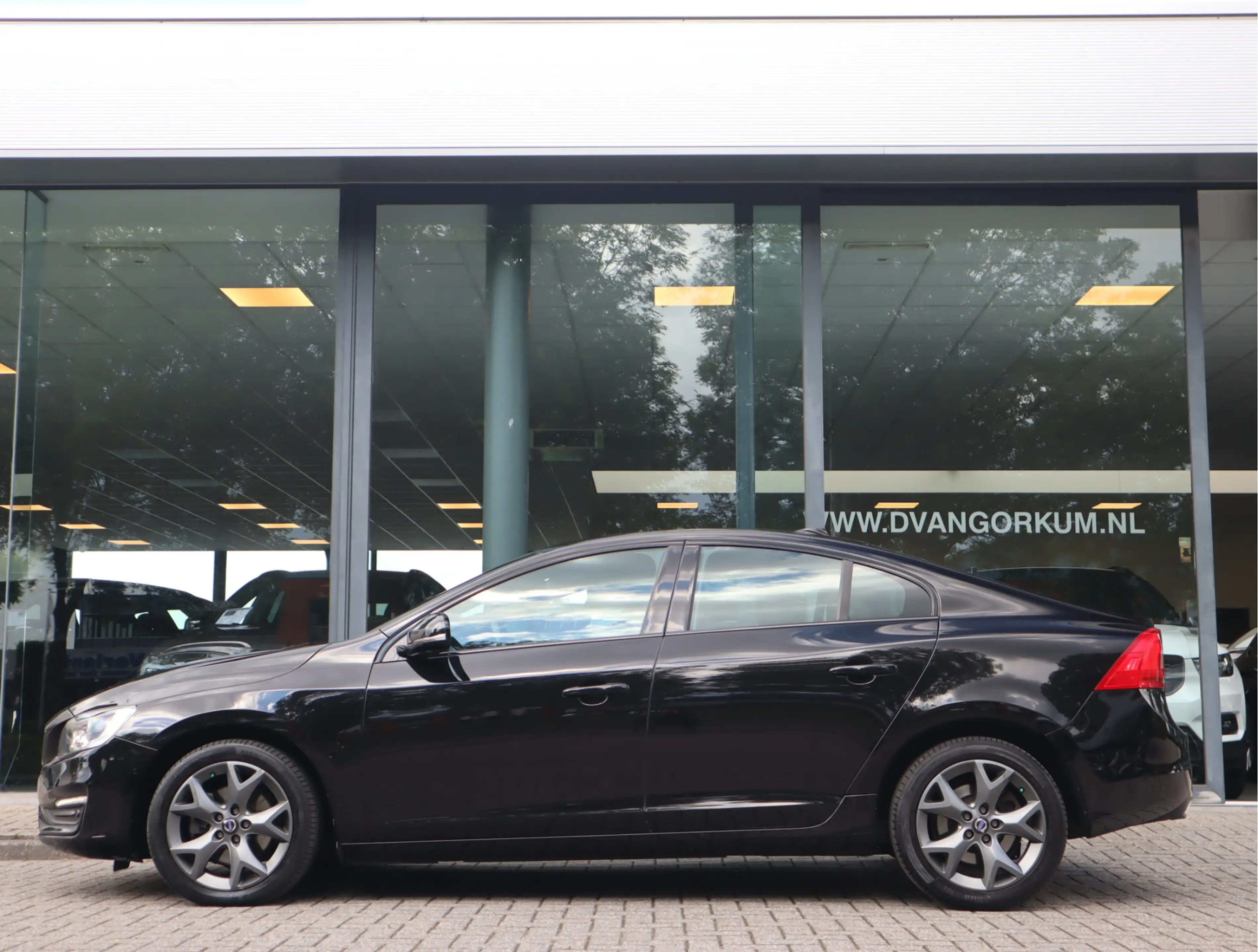 Volvo S60 2.0 T3 Nordic+ Navi / Afn Trekh / Elekramen / Crui — photo 6