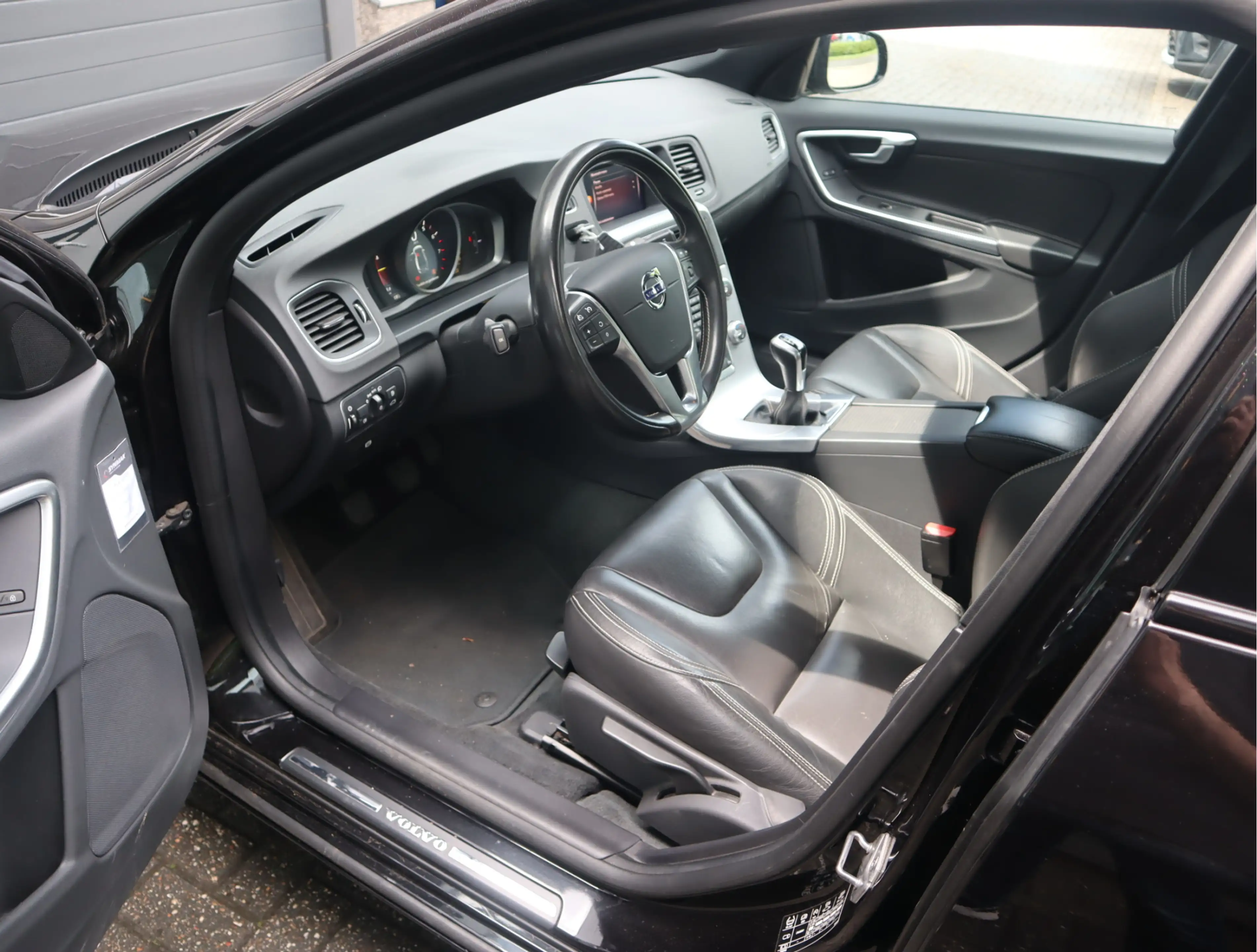 Volvo S60 2.0 T3 Nordic+ Navi / Afn Trekh / Elekramen / Crui — photo 17