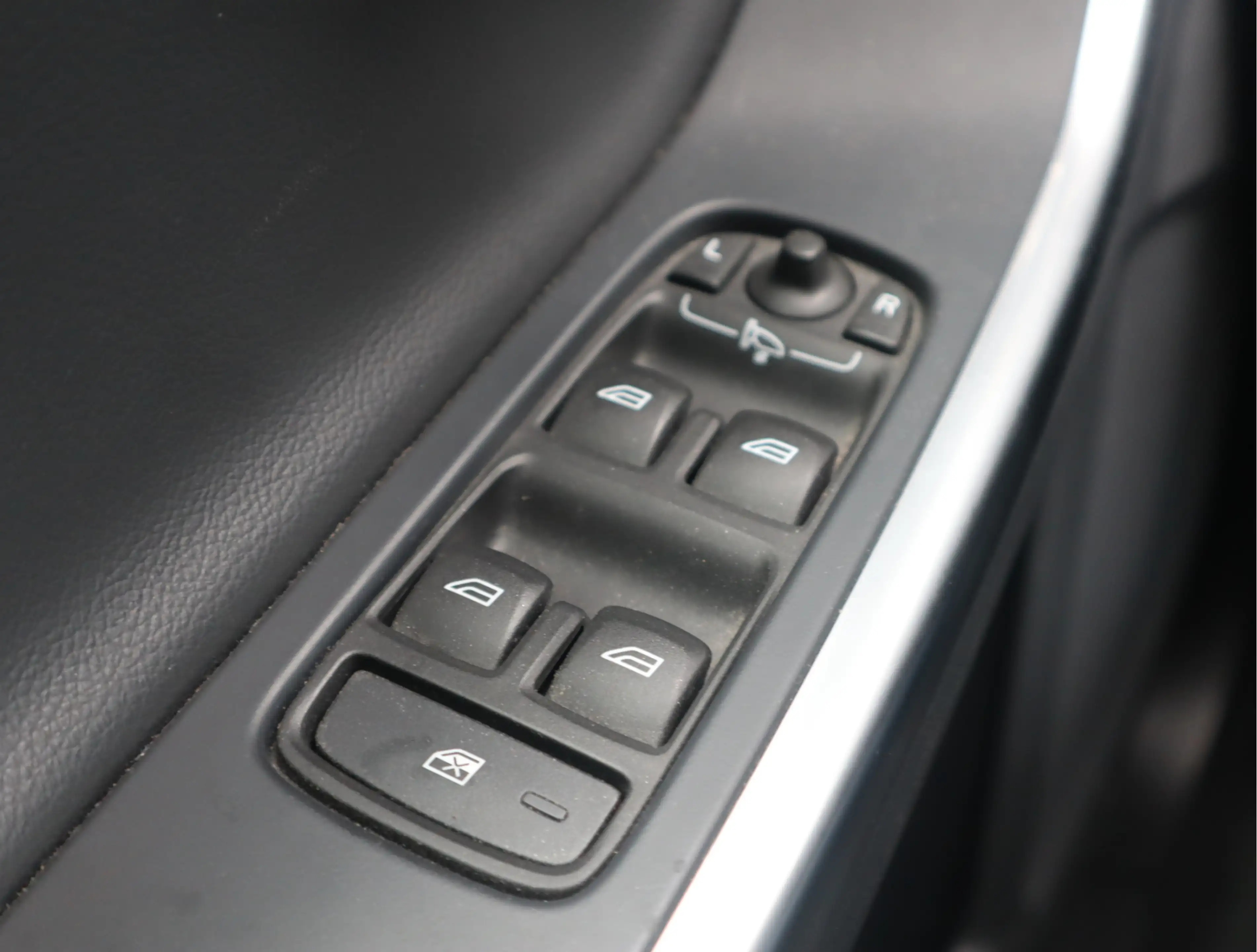Volvo S60 2.0 T3 Nordic+ Navi / Afn Trekh / Elekramen / Crui — photo 37