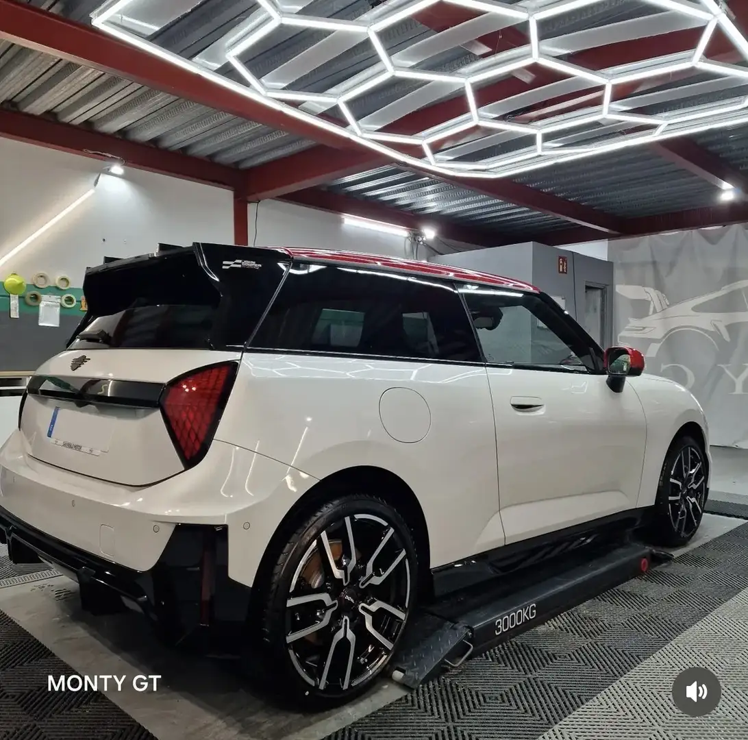 MINI Cooper SE John Works - 2