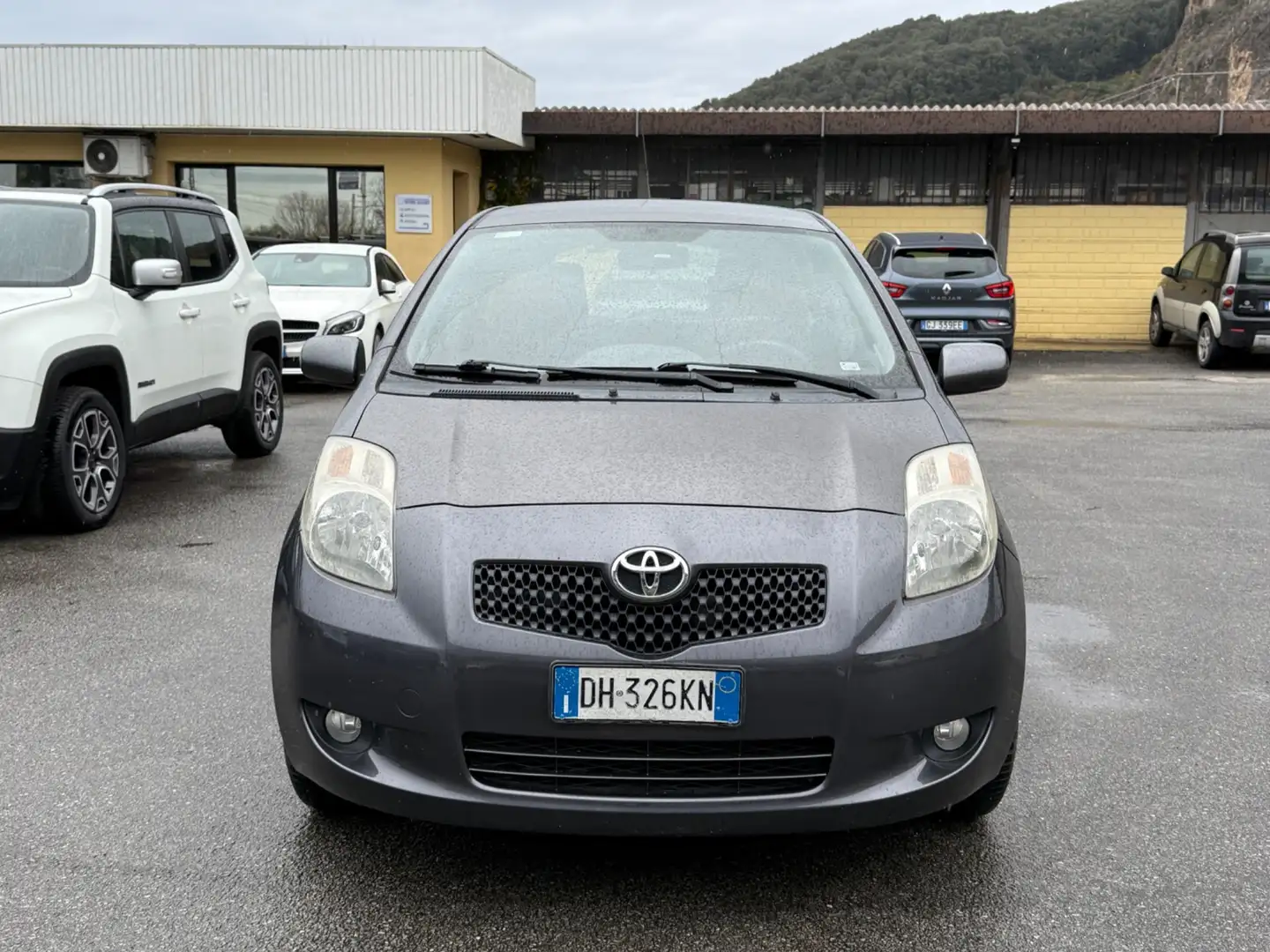 Toyota Yaris 1.3 5 porte Sol Grigio - 2