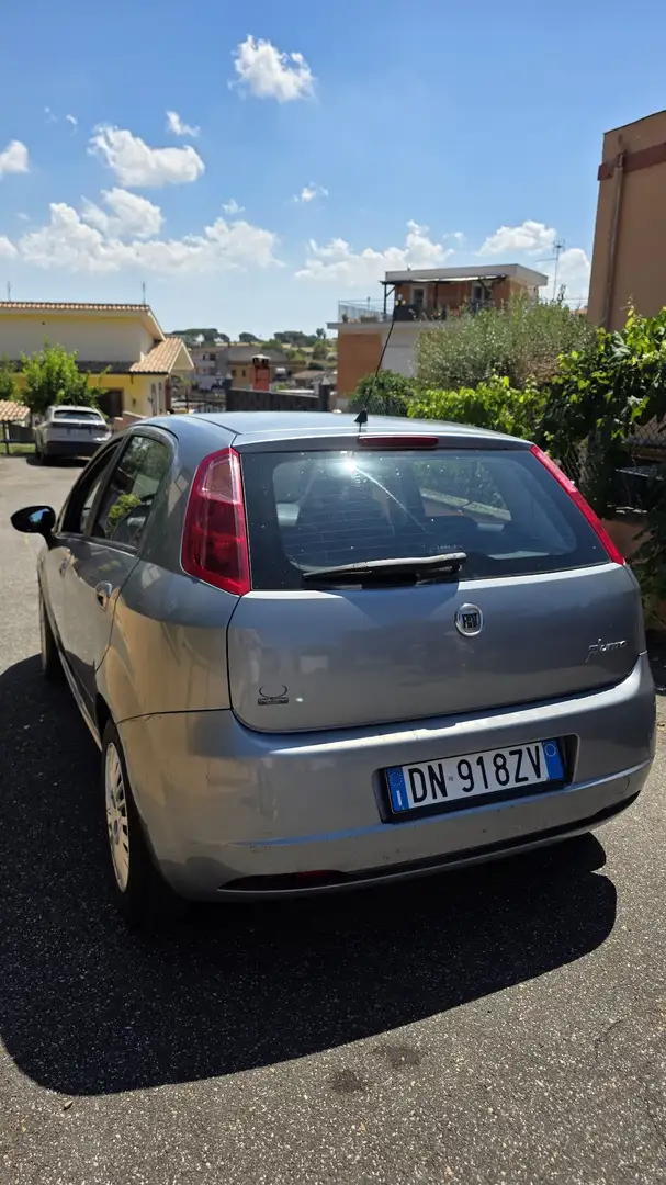 Fiat Grande Punto 5p 1.2 Active c/clima 65cv - 1