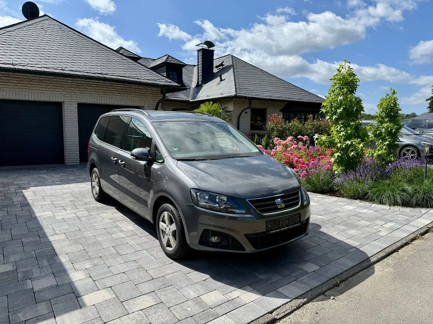 SEAT Alhambra 20th Anniversary 4Drive 7-Sitzer Navi Grau - 1