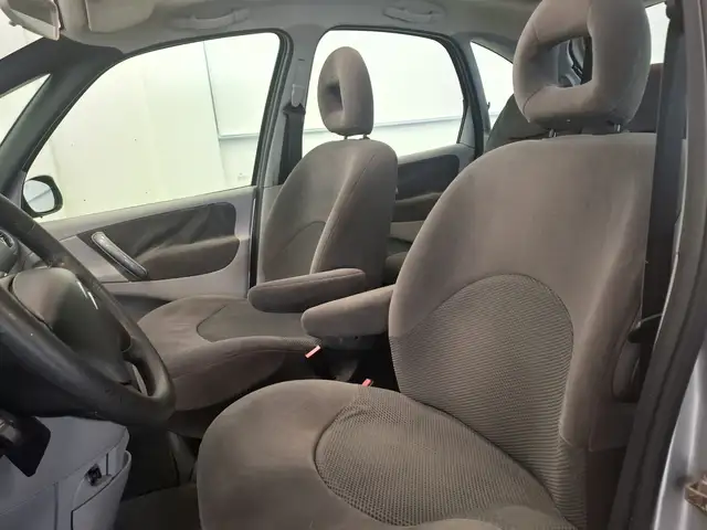 Citroen Xsara Picasso view 9