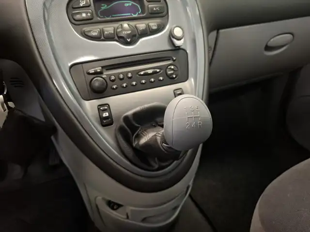 Citroen Xsara Picasso view 17