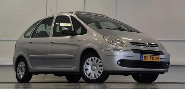 Citroen Xsara Picasso view 2