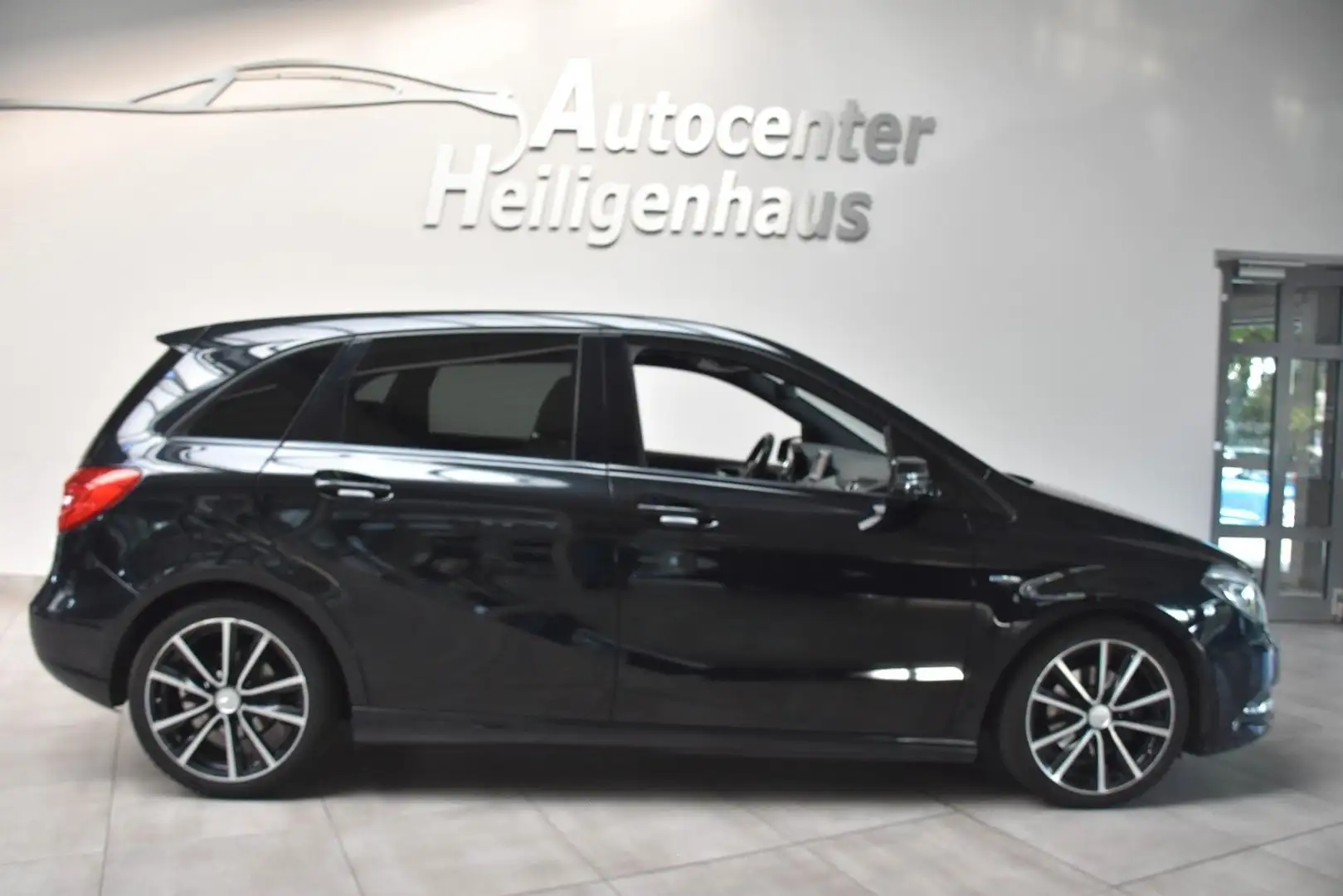 Mercedes-Benz B 180 NightP Bi-Xenon Klima SitzhzTeilleder PDC Schwarz - 2