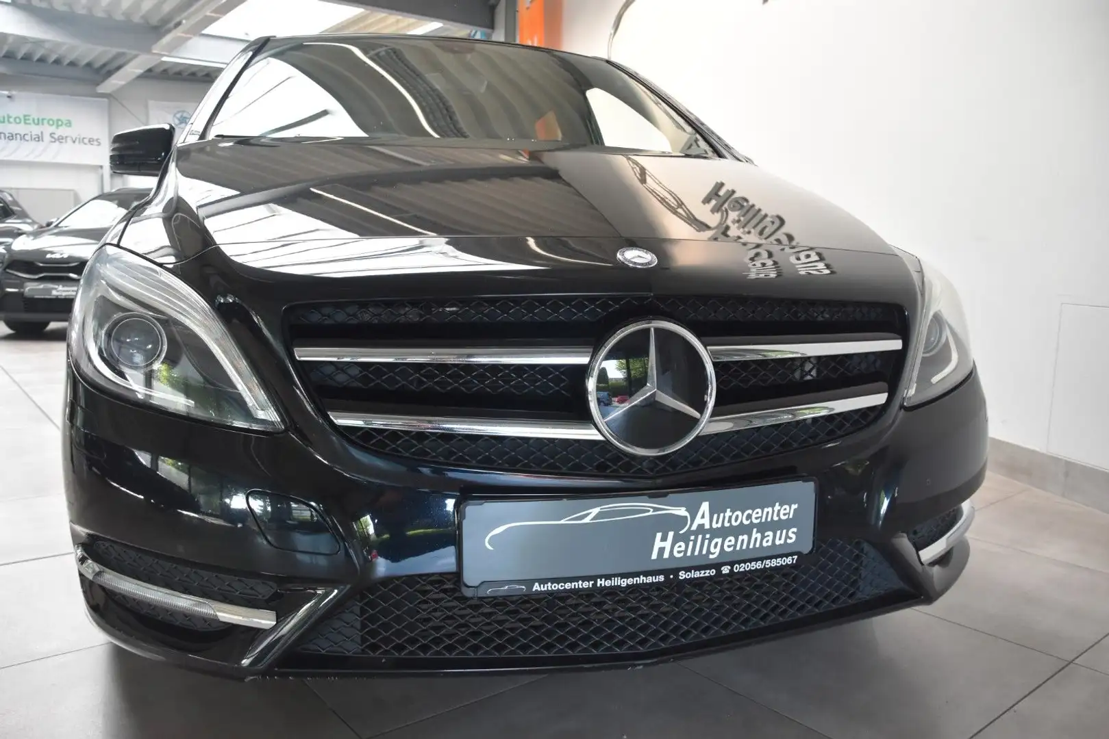 Mercedes-Benz B 180 NightP Bi-Xenon Klima SitzhzTeilleder PDC Schwarz - 1