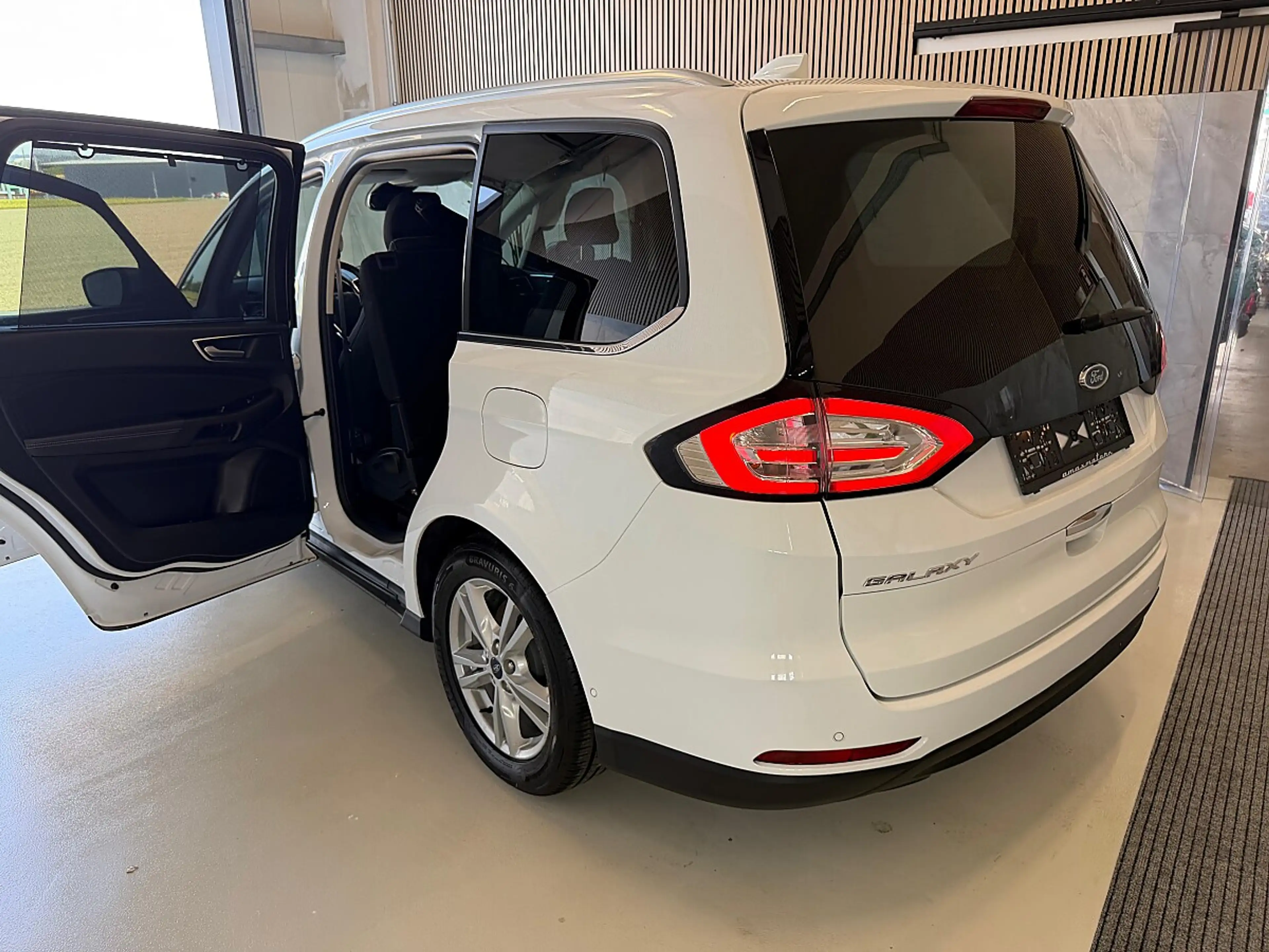 Ford Galaxy 2.0 EcoBlue Titanium AWD, Start/Stopp, AHK, Ein... — photo 6