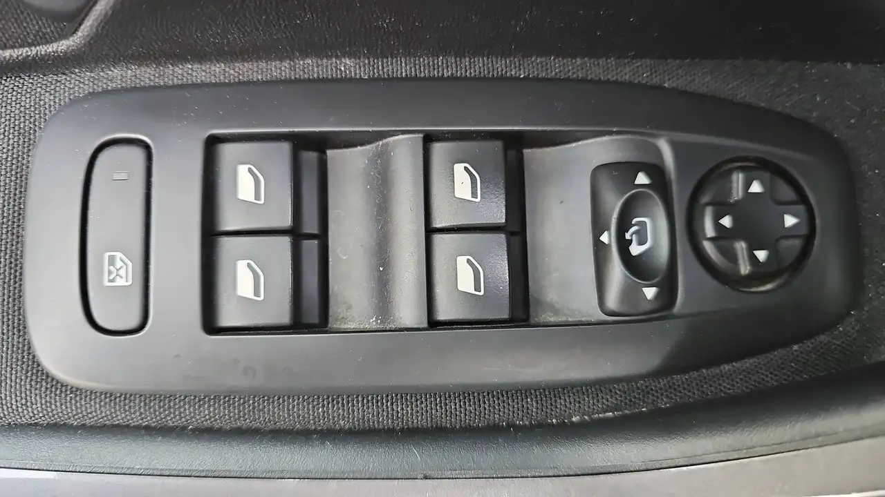 Peugeot 2008 2008 — photo 27