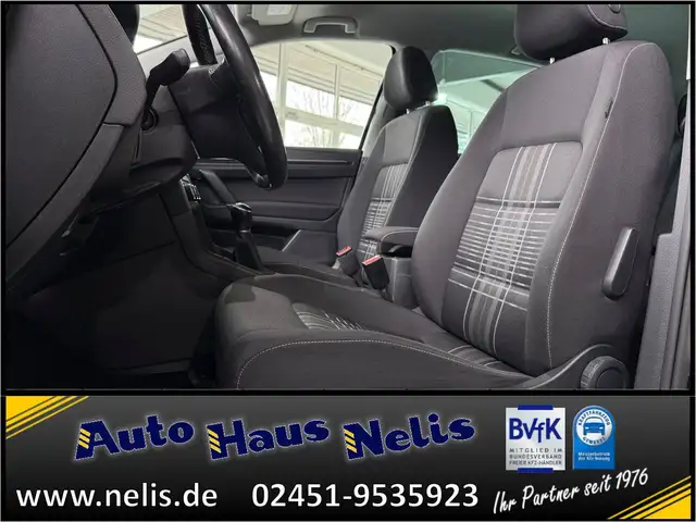 Volkswagen Golf Sportsvan view 8
