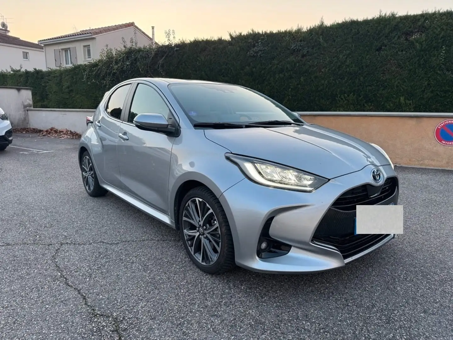 Toyota Yaris Iconic - MY22 - 1