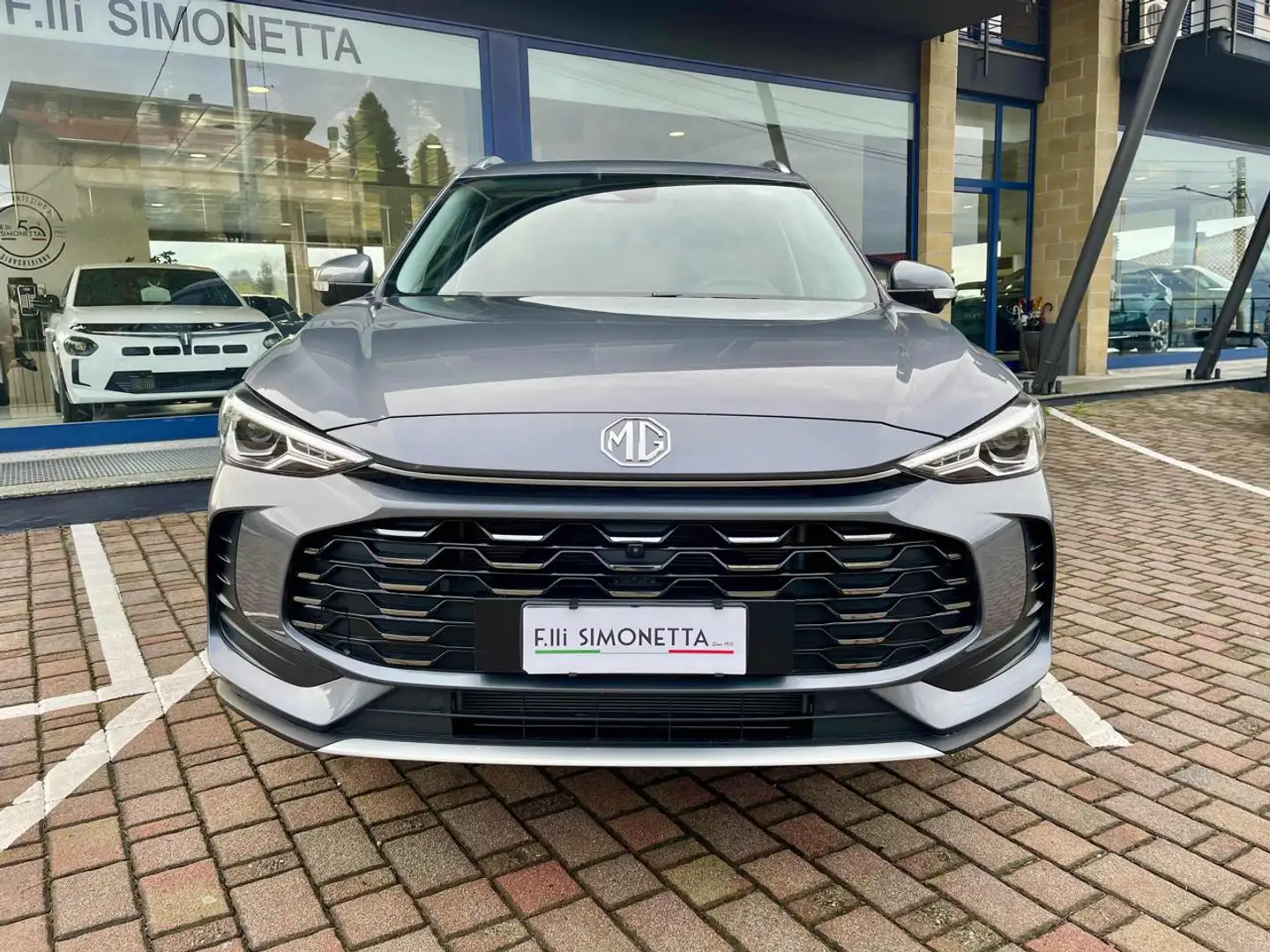 MG ZS 1.5 Hybrid+ Luxury Grijs - 2