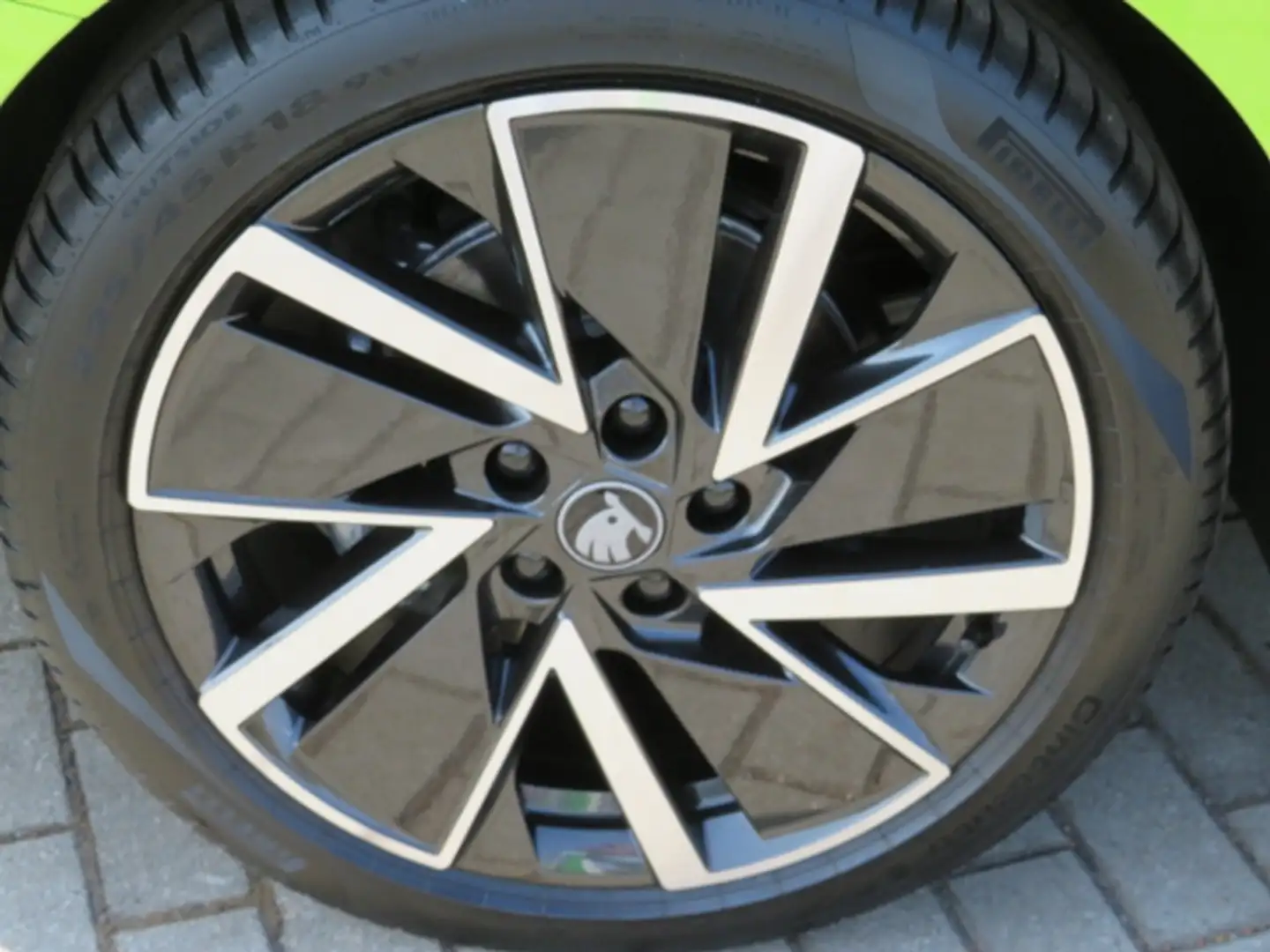 Skoda Octavia Combi 1.5 TSI mHEV 110kW Sportline Grün - 2
