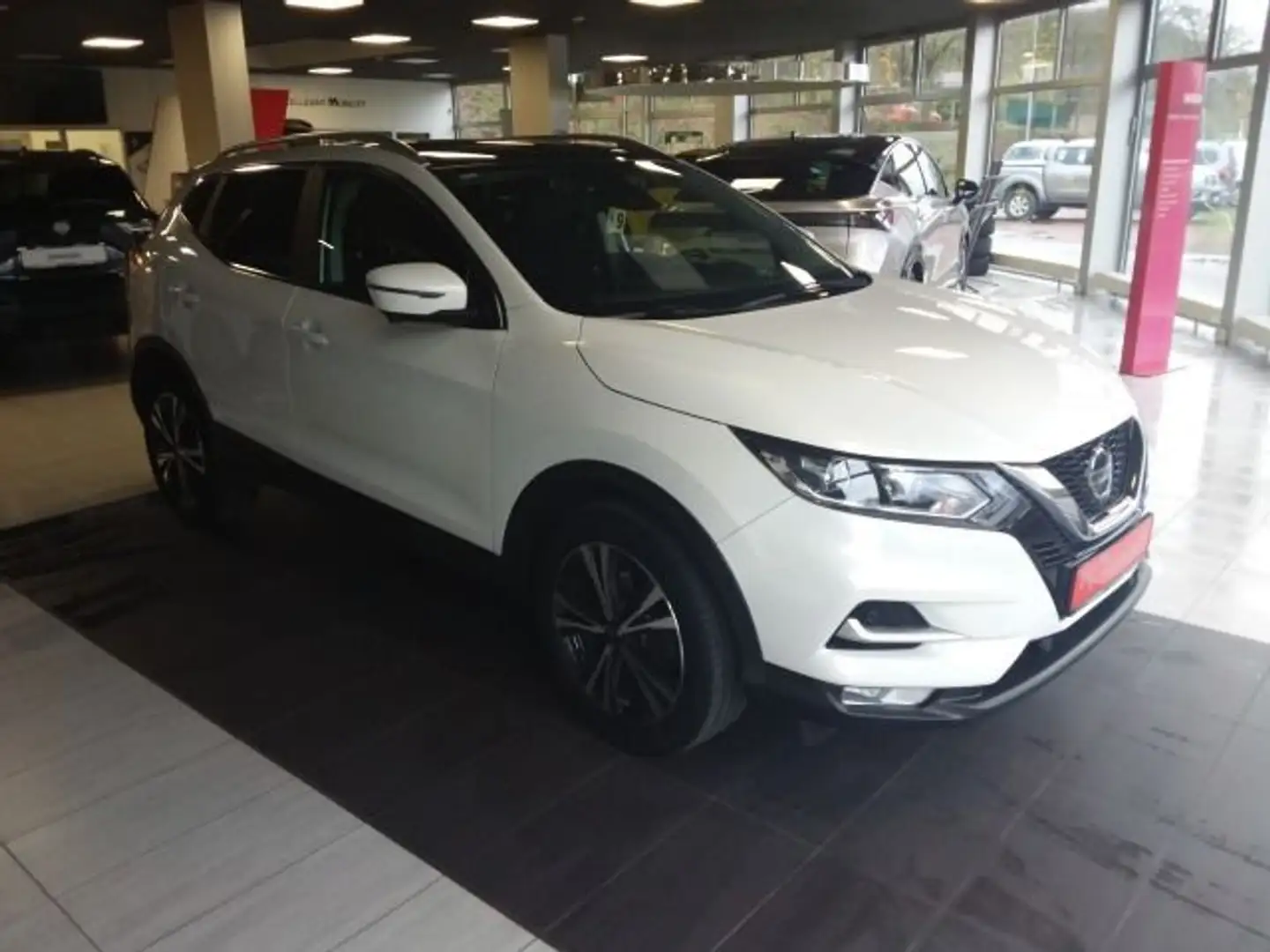 Nissan Qashqai 1.3 DIG-T 117 kW N-Connecta Weiß - 2