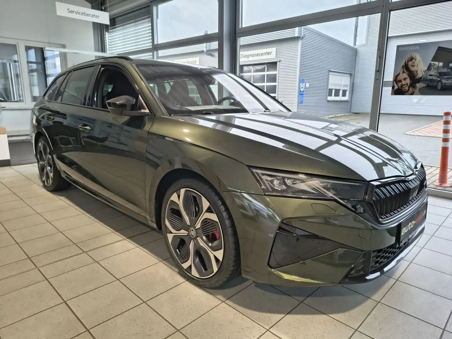 Skoda Octavia Combi 2.0 TSI RS KHAKI-GRÜN Grün - 2