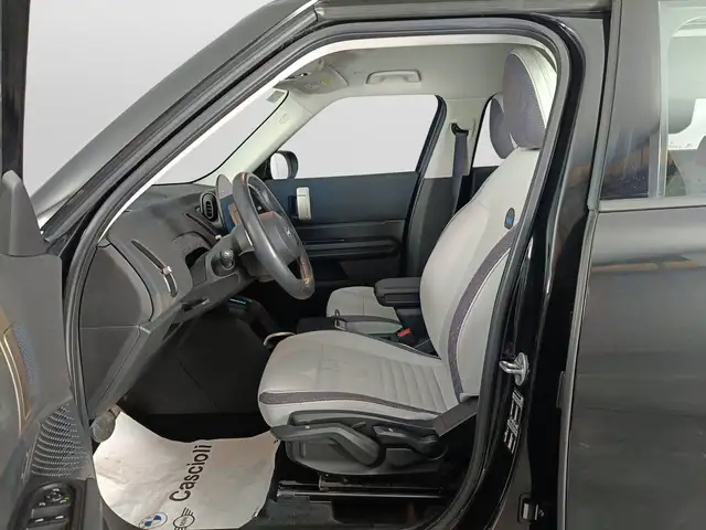 Mini Countryman view 8