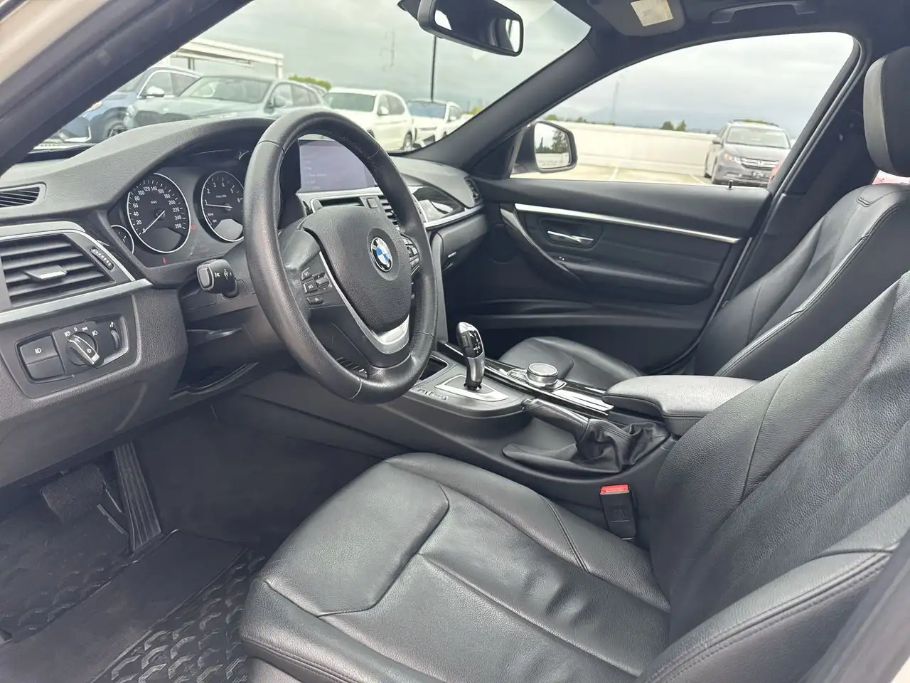BMW 3 Series снимка BMW 3 Series