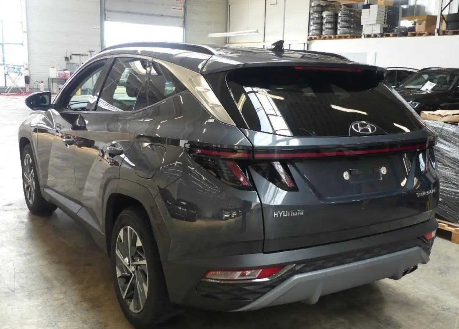 Hyundai TUCSON 1.6 CRDI Trend Mild-Hybrid 2WD KAM NAVI Grijs - 2