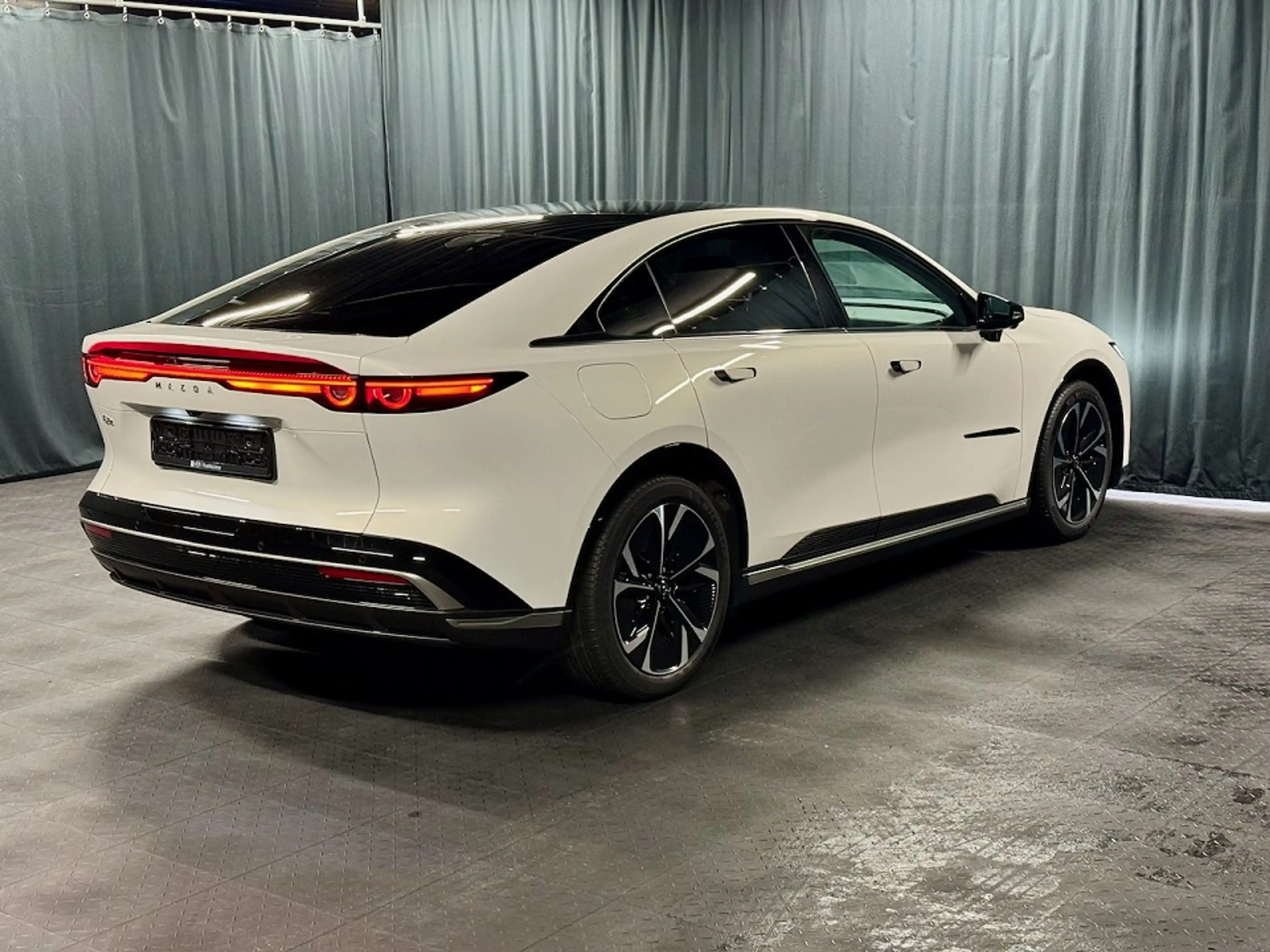 Mazda LVRHDAEK7TN419093 — photo 8