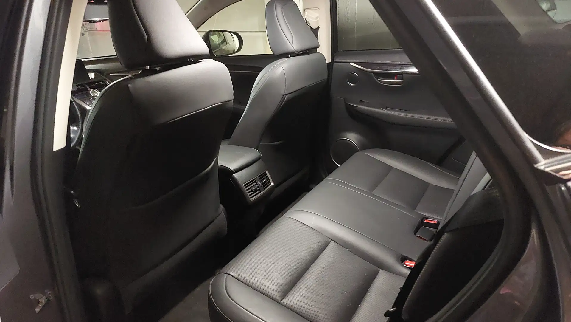 Lexus NX 300h NX 300h 2.5i AWD Privilege Line E-CVT Срібний - 1