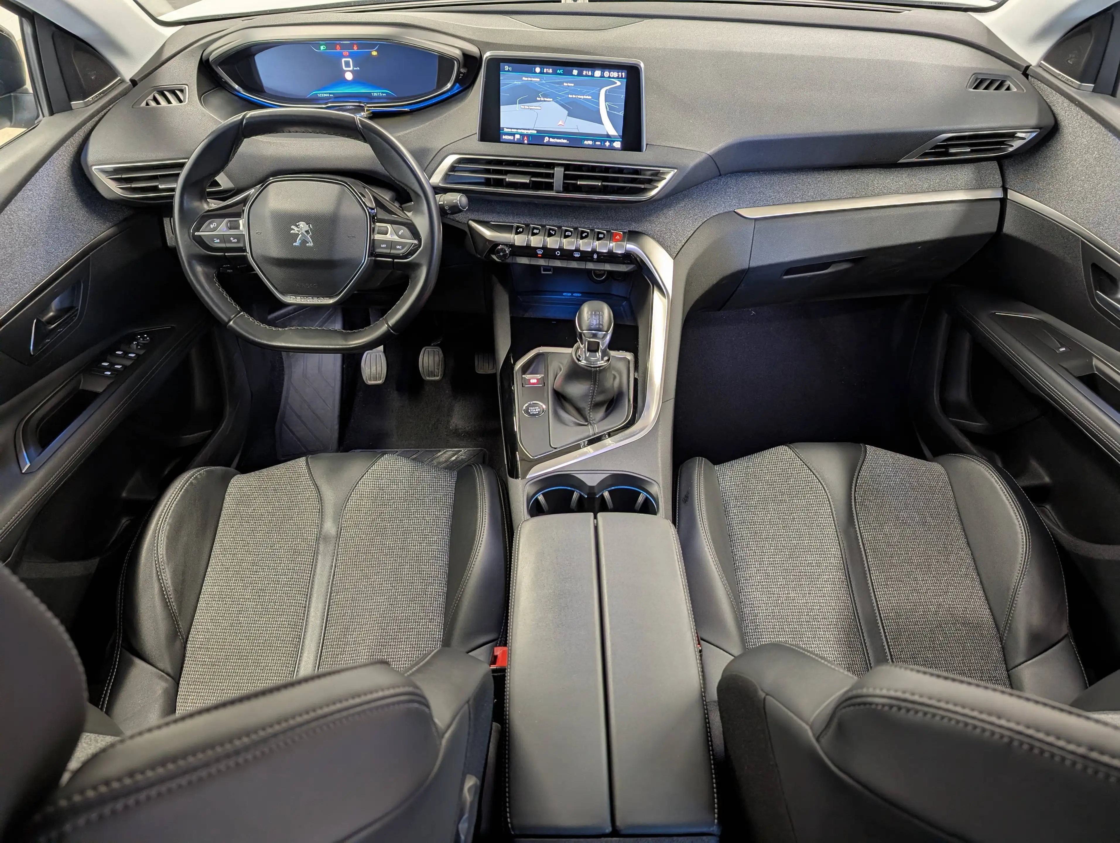 Peugeot 3008 1.5BlueHDi Allure *NAVI-LED-CAMERA-PARKING-CRUISE* — photo 6