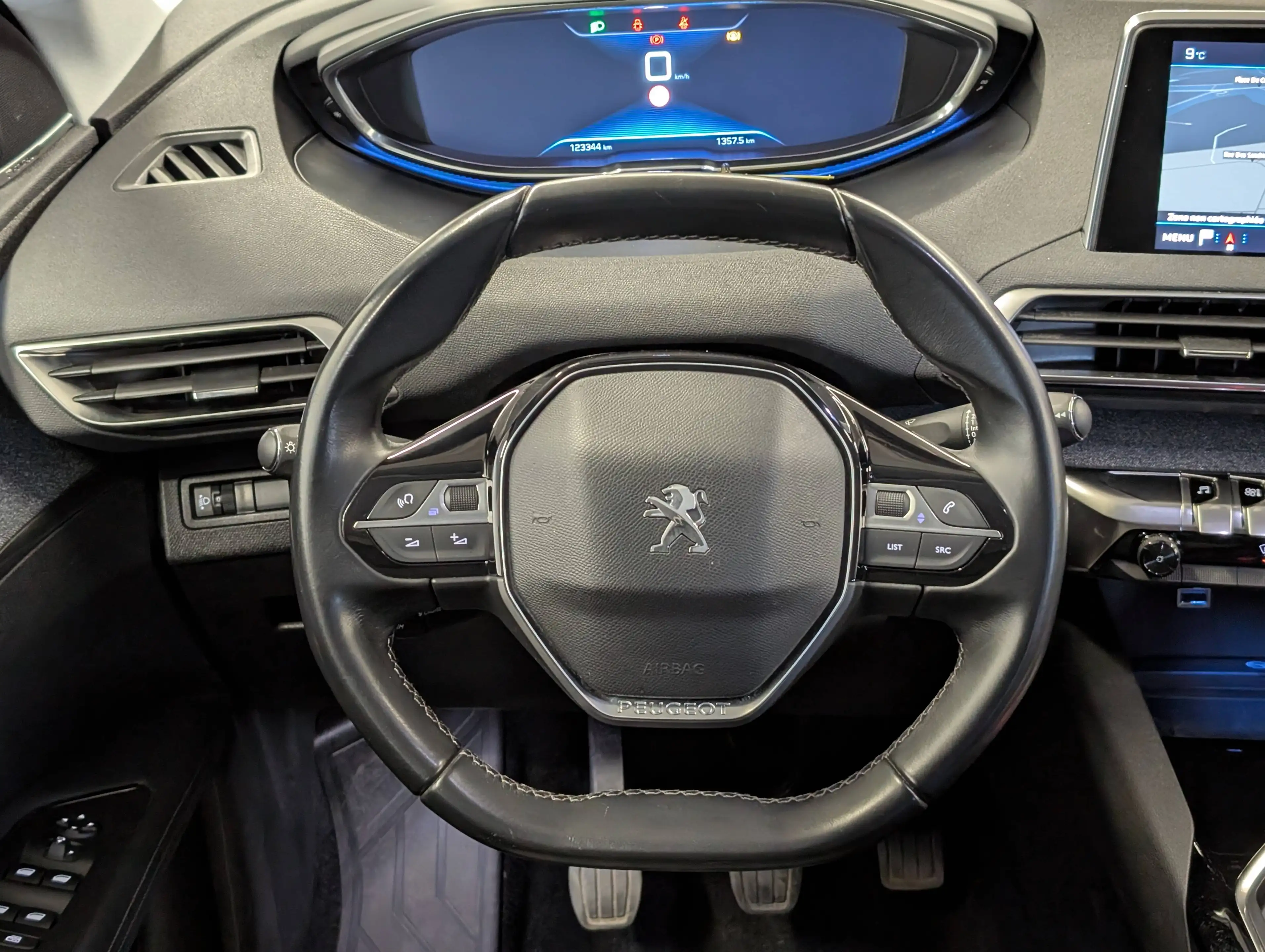 Peugeot 3008 1.5BlueHDi Allure *NAVI-LED-CAMERA-PARKING-CRUISE* — photo 9