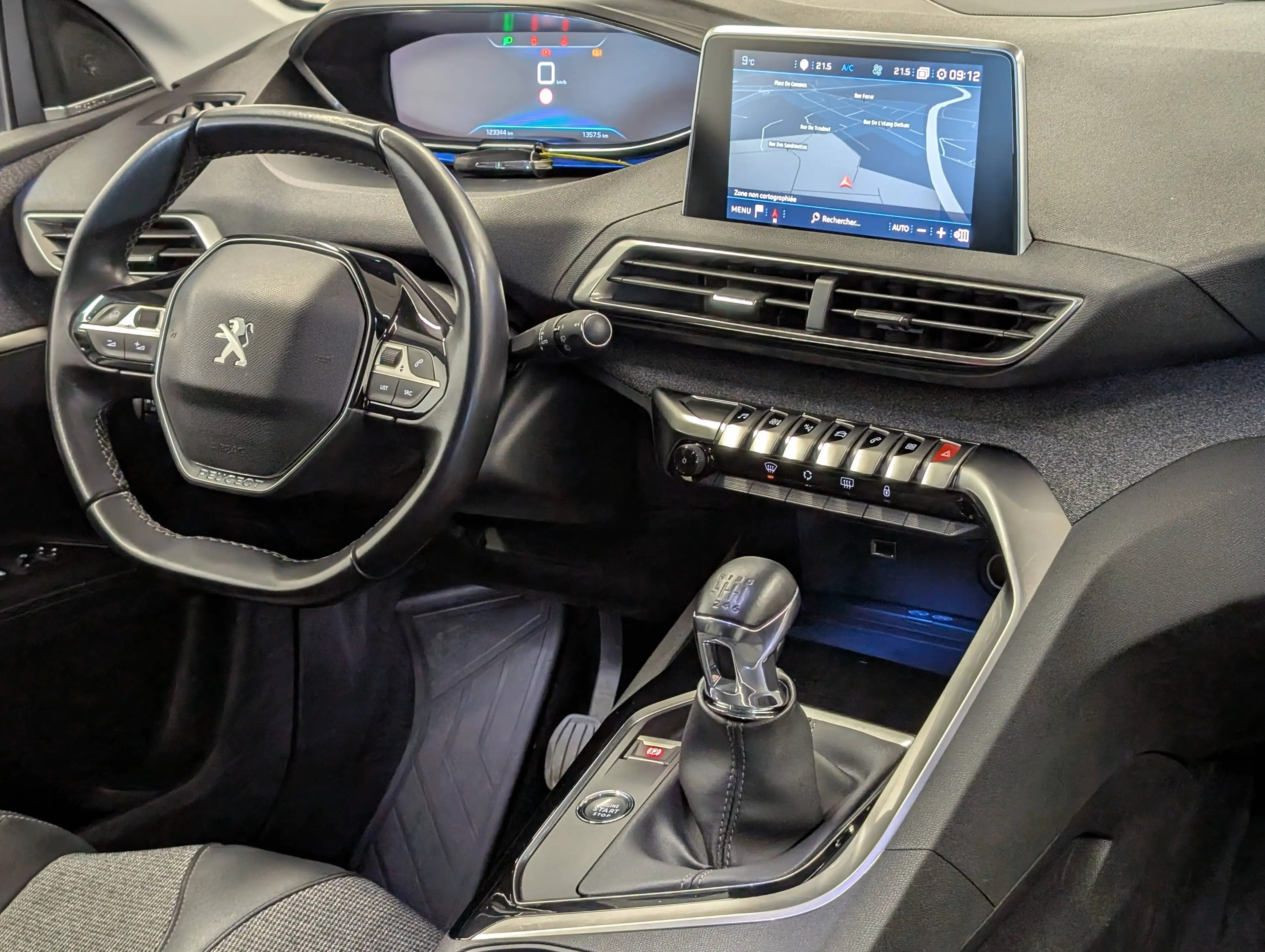 Peugeot 3008 1.5BlueHDi Allure *NAVI-LED-CAMERA-PARKING-CRUISE* — photo 5