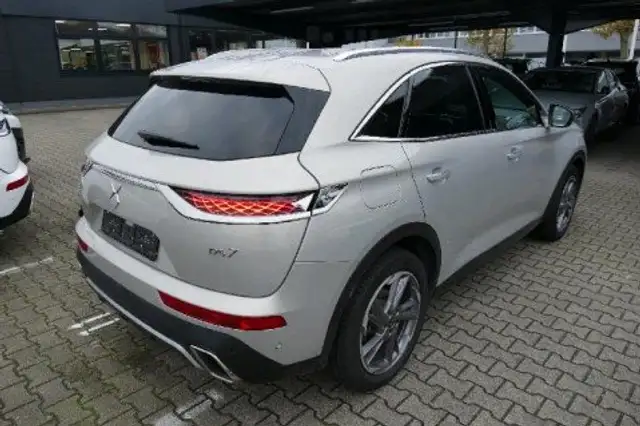 DS Automobiles DS 7 Crossback view 3
