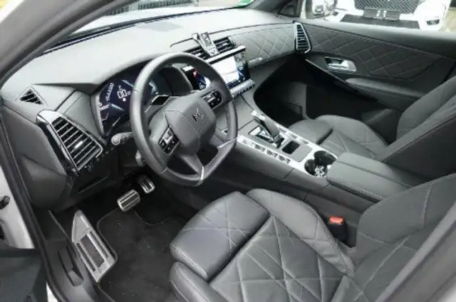 DS Automobiles DS 7 Crossback view 5