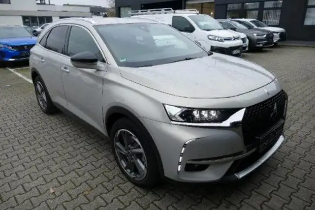 DS Automobiles DS 7 Crossback view 2