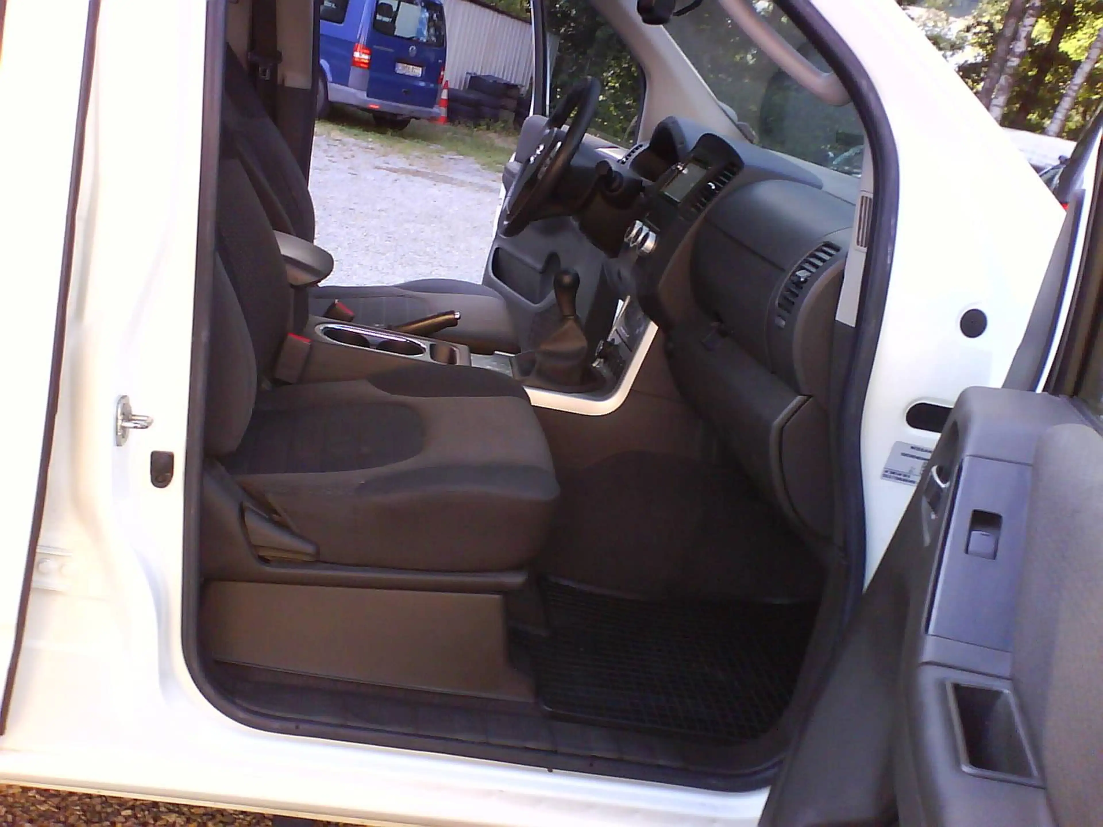 Nissan Navara Double Cab PLATINUM 4X4 — photo 8