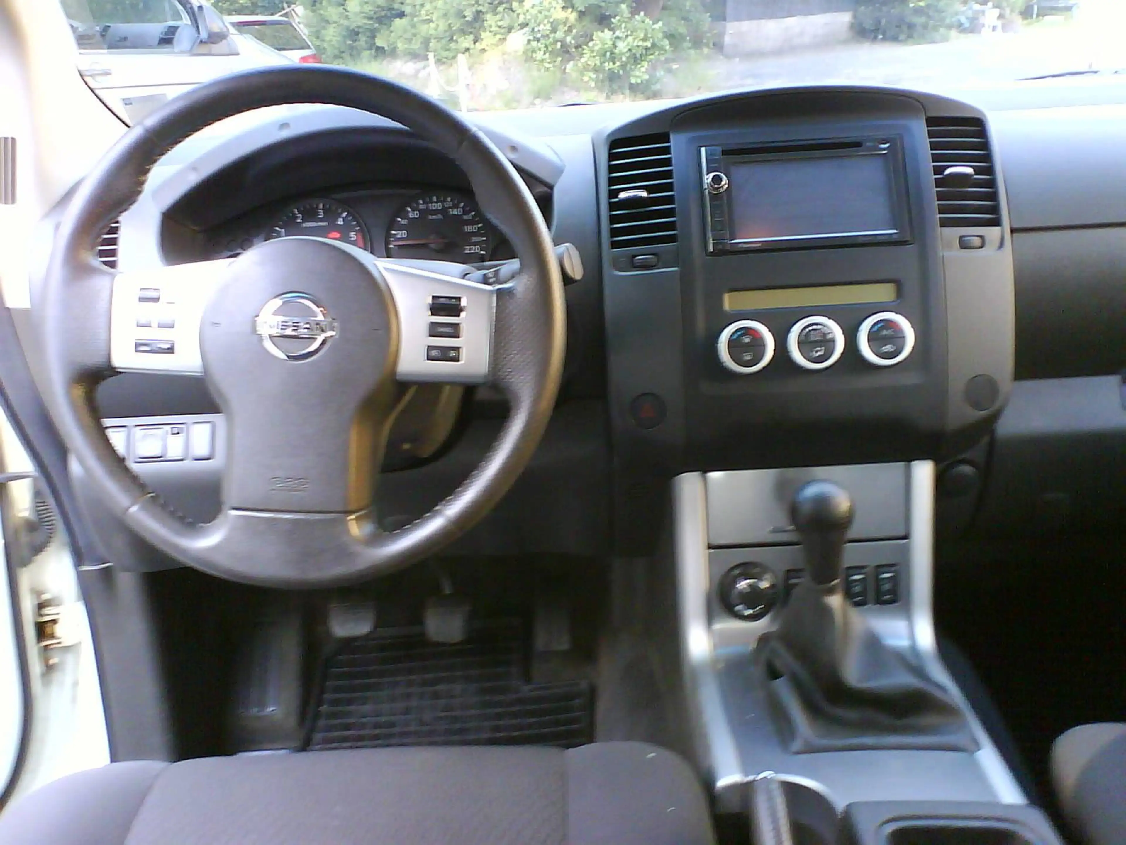 Nissan Navara Double Cab PLATINUM 4X4 — photo 10