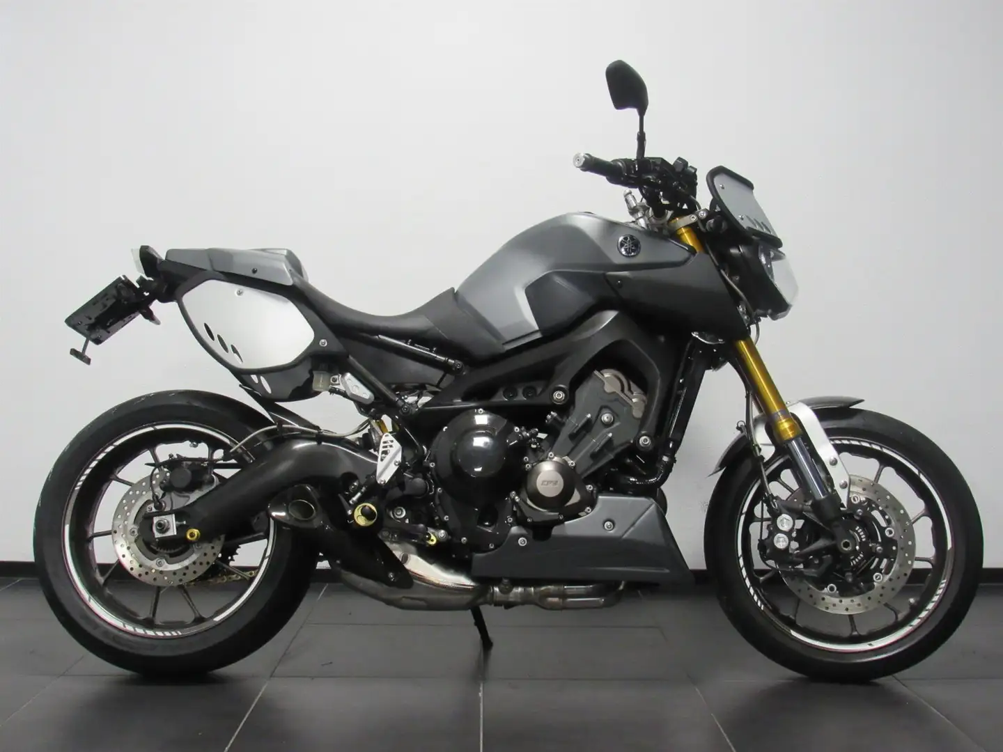 Yamaha MT-09 SPORT TRACKER Сірий - 1