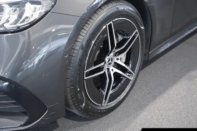 Mercedes-Benz E-Class view 5