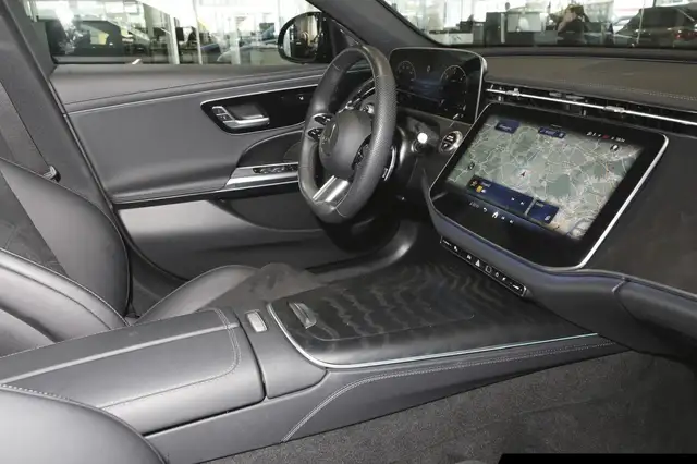 Mercedes-Benz E-Class view 8