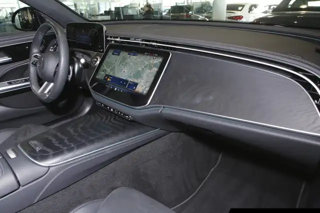 Mercedes-Benz E-Class view 7