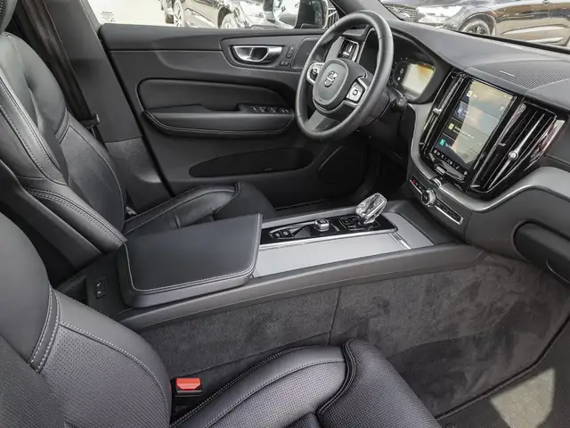 Volvo XC60 view 9